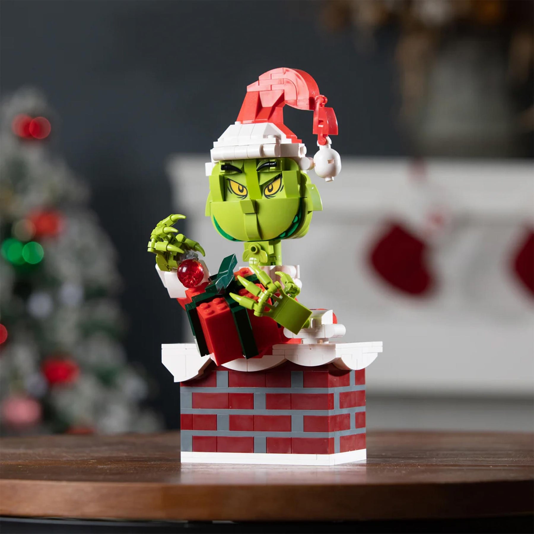 The Grinch Up The Chimney 523-Piece Brickcraft Building Set