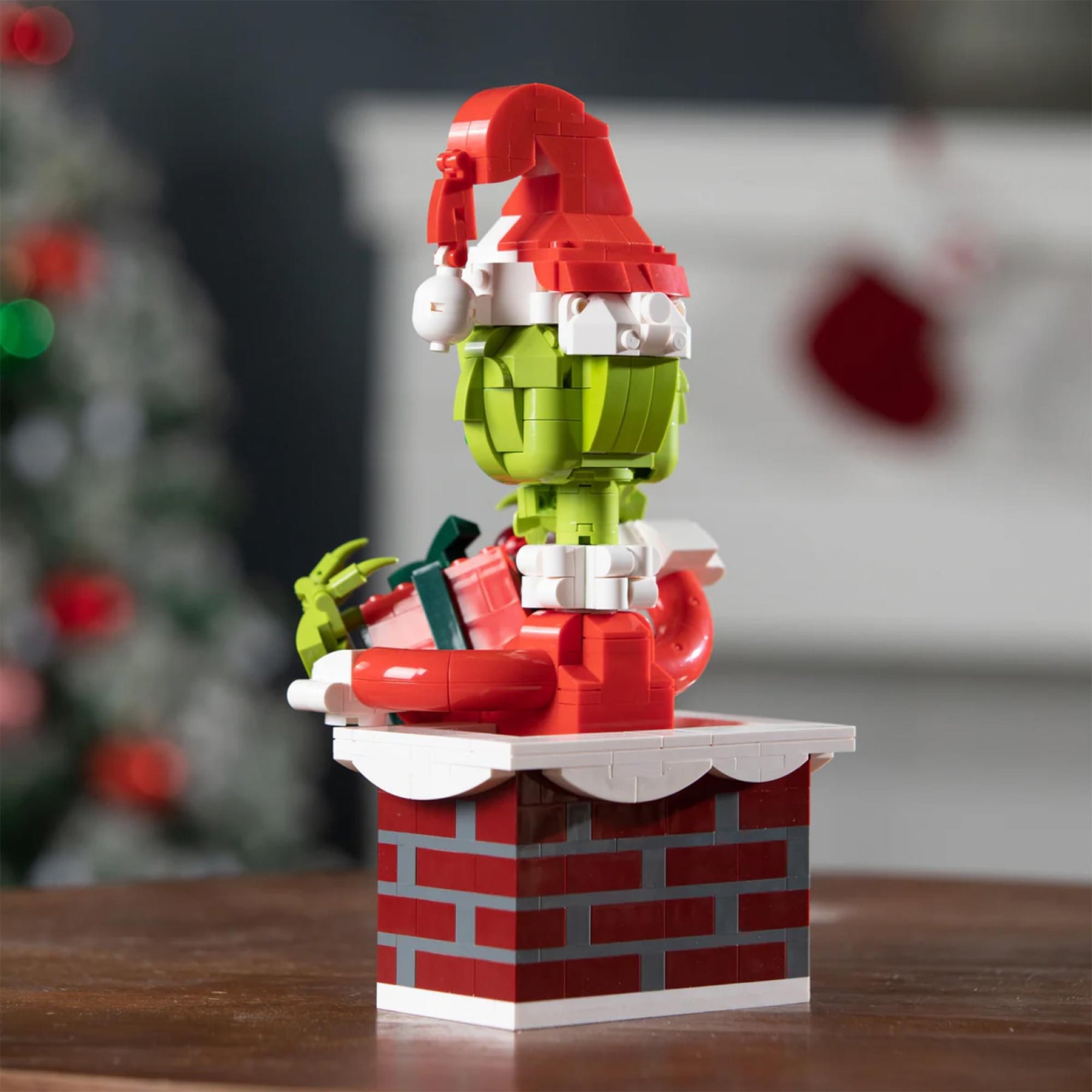 The Grinch Up The Chimney 523-Piece Brickcraft Building Set