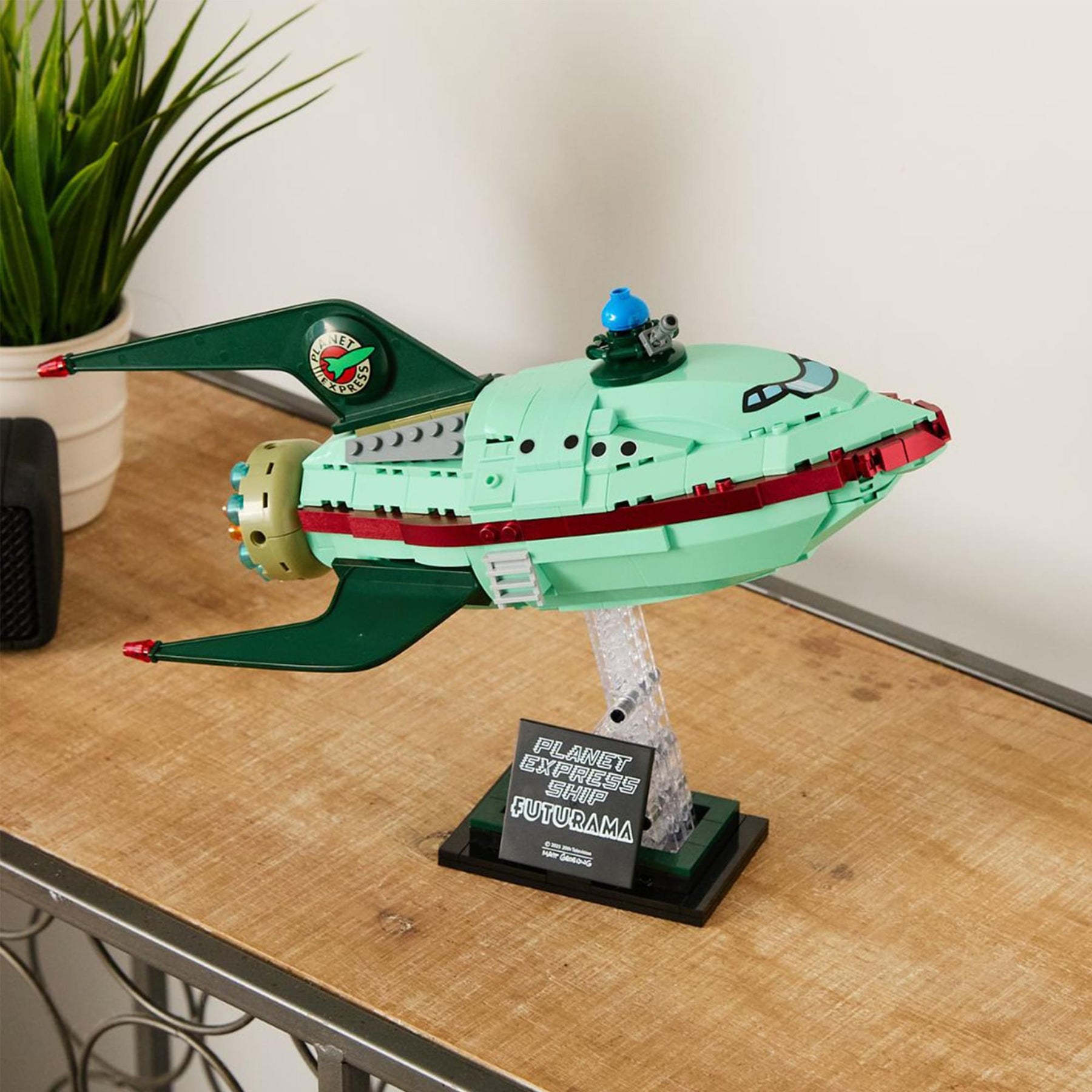 Futurama Planet Express Ship 382-Piece Building Set
