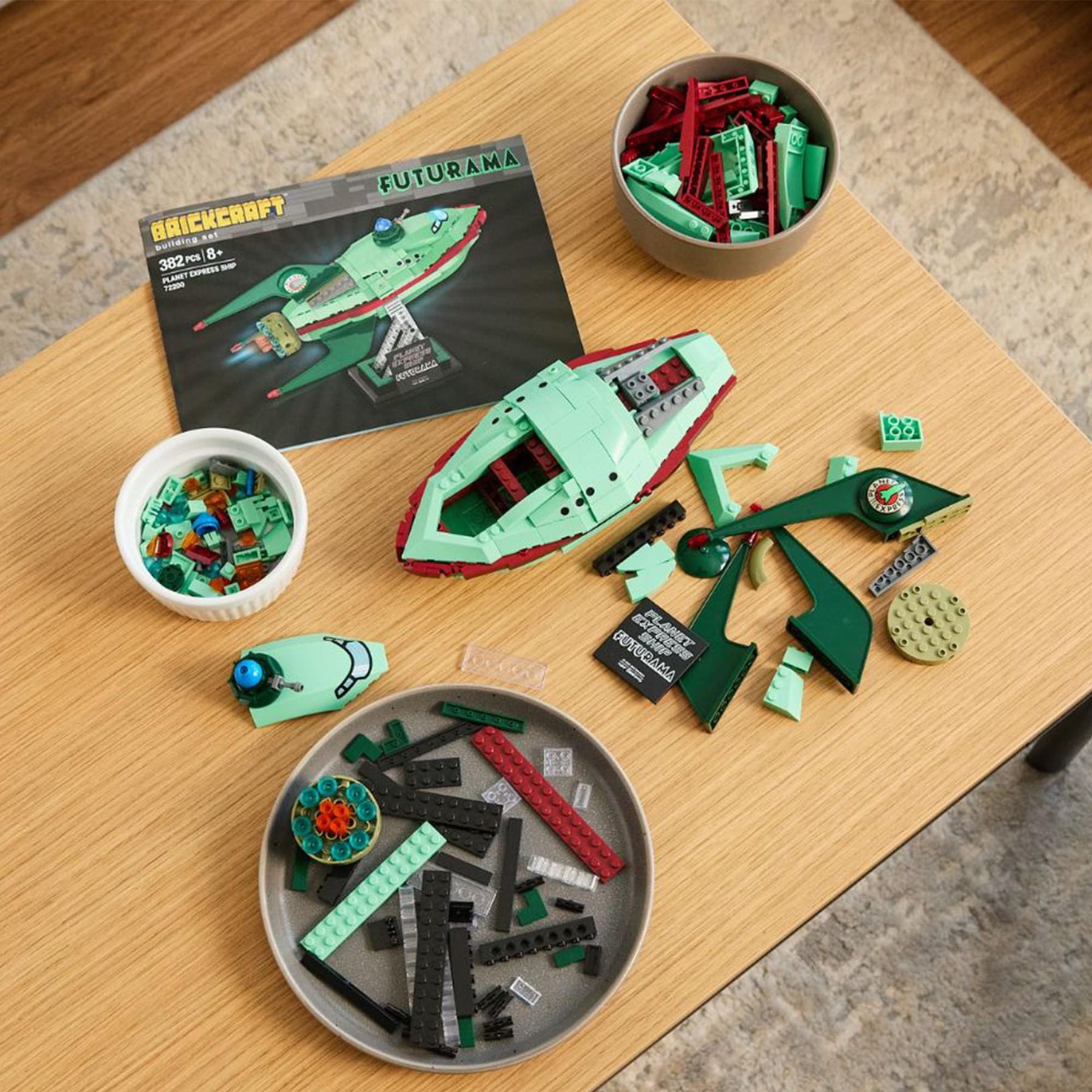 Futurama Planet Express Ship 382-Piece Building Set