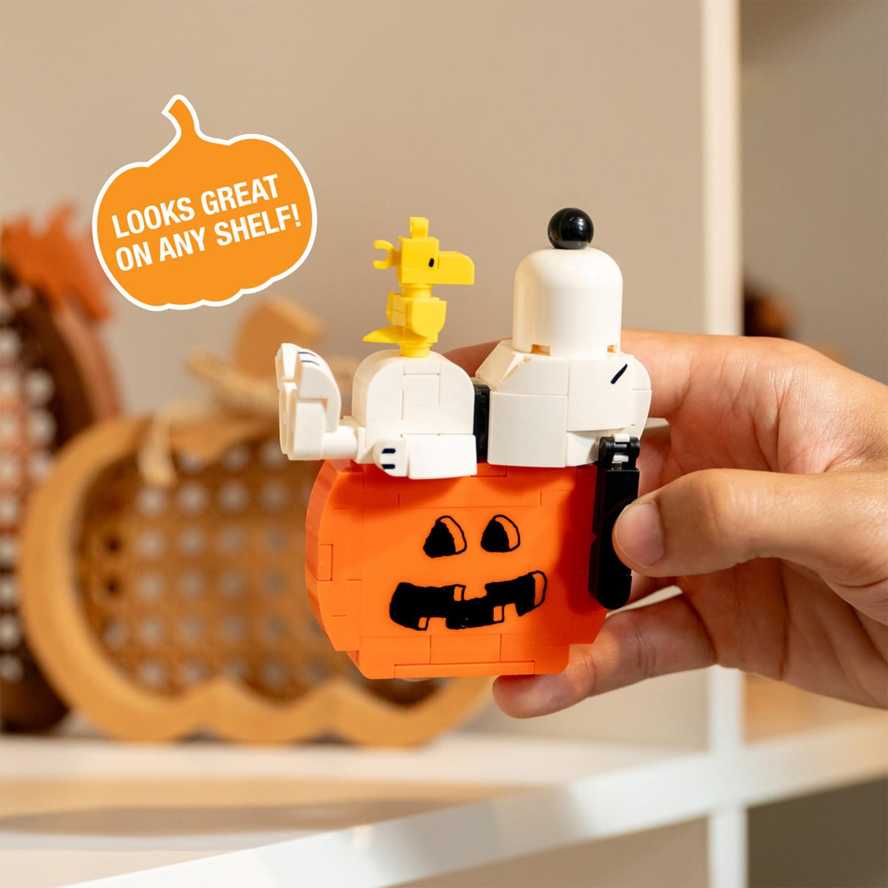 Peanuts Snoopy Sleeping On Pumpkin 122-Piece Building Set