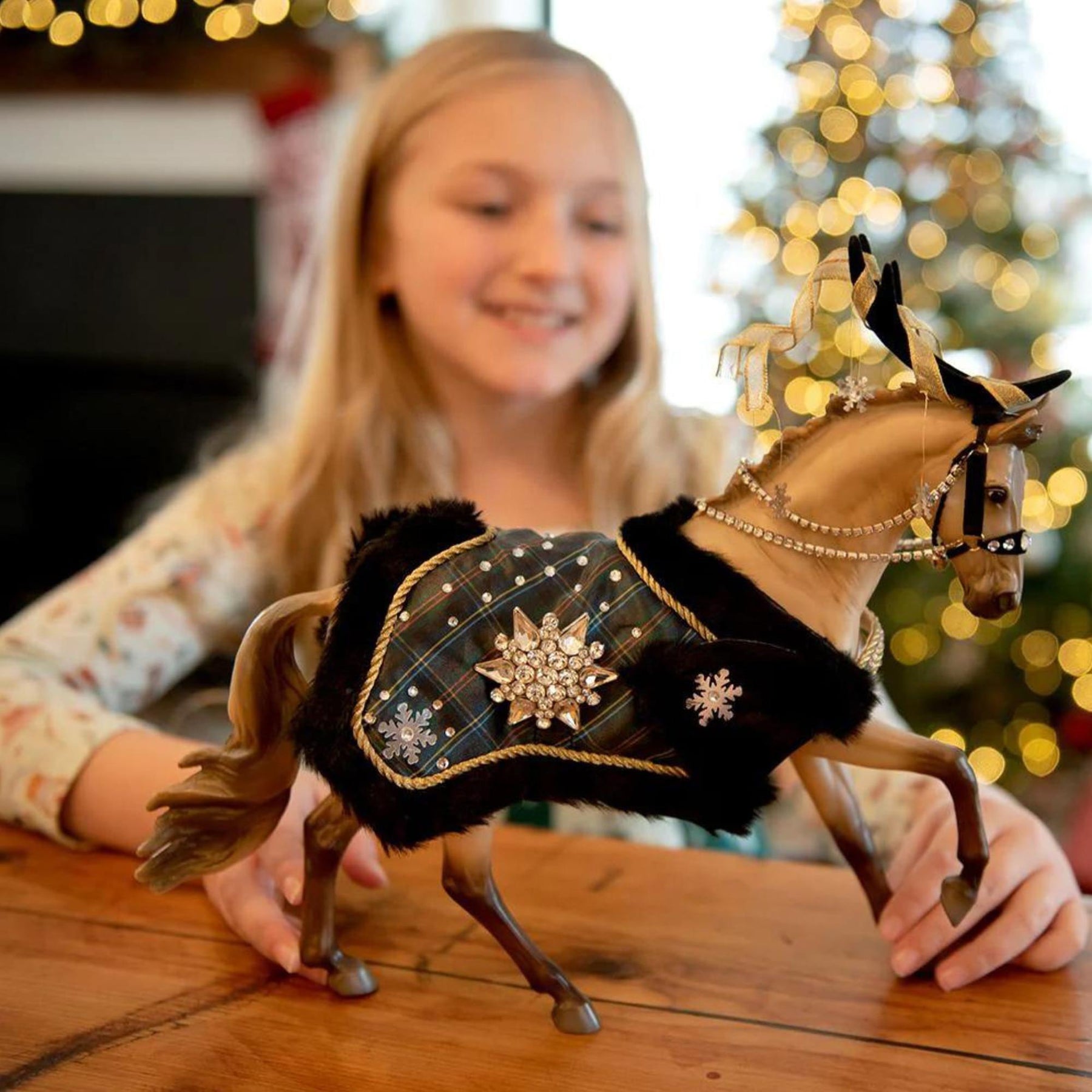Breyer 2023 Holiday Horse | Highlander