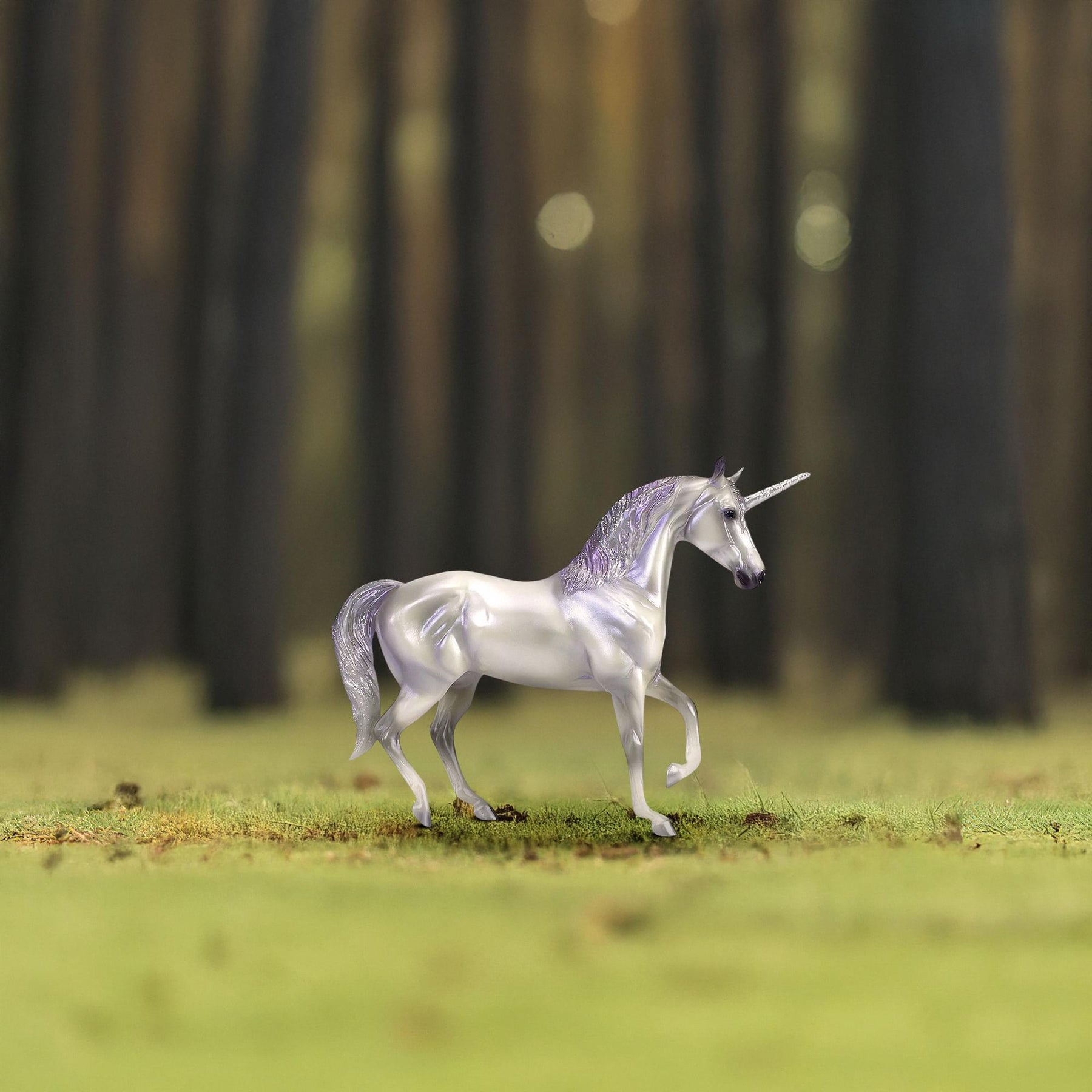 Breyer Classics 1/12 Model Horse - Sarafina Magical Unicorn