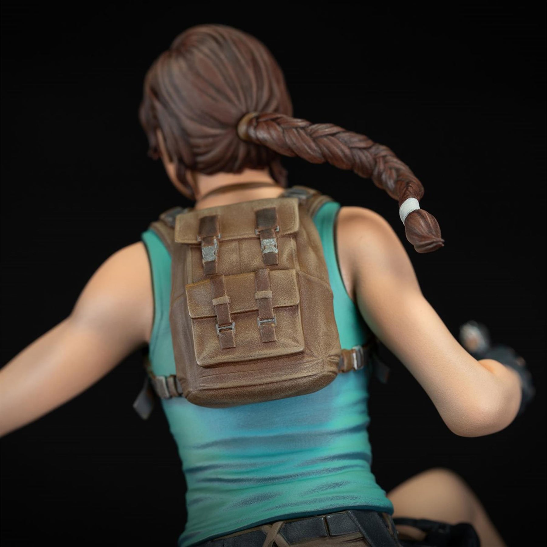 Tomb Raider Deluxe Lara Croft 9 Inch PVC Statue