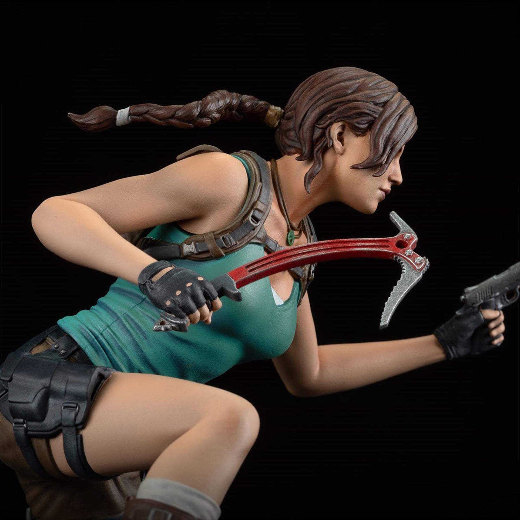 Tomb Raider Deluxe Lara Croft 9 Inch PVC Statue