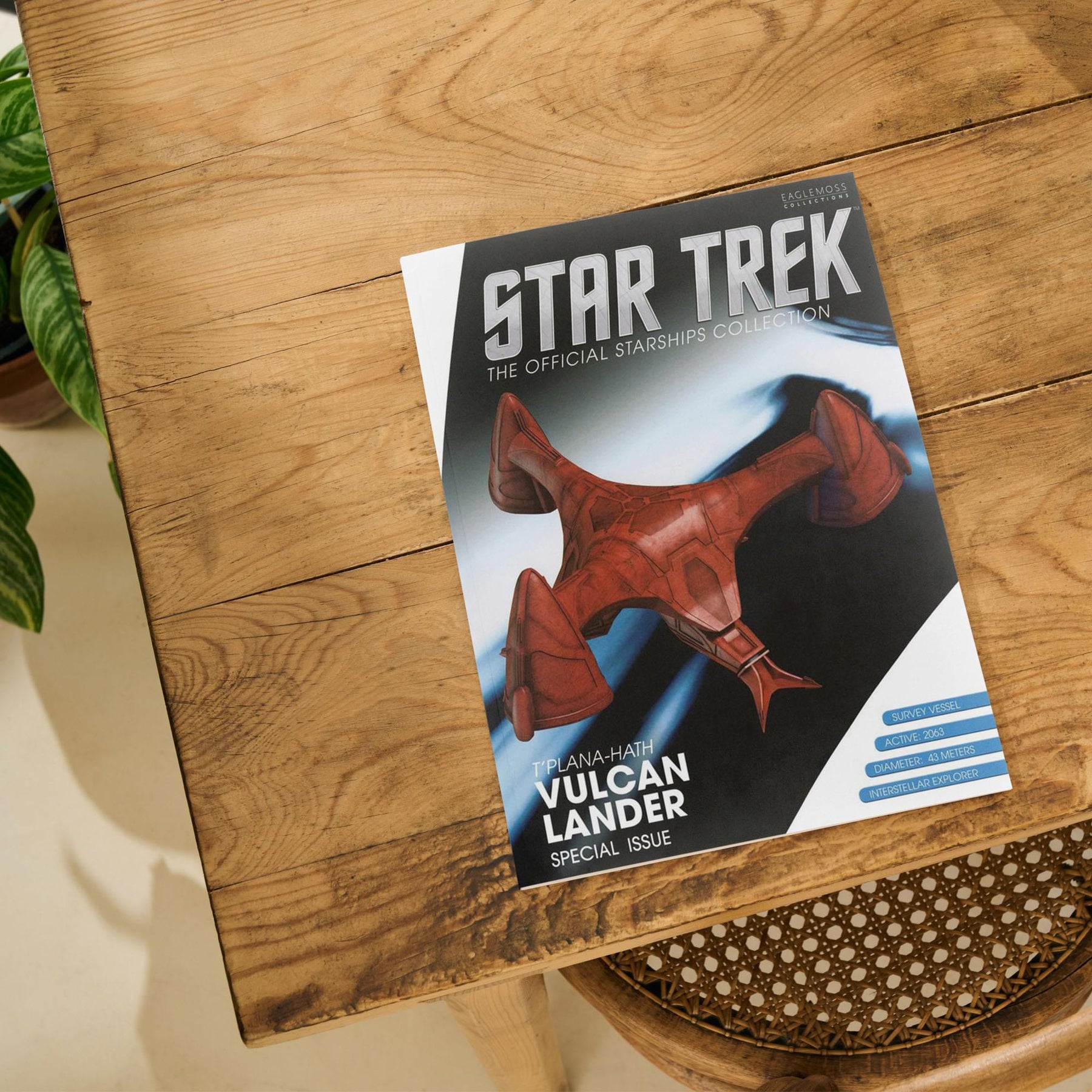 Eaglemoss Star Trek Starships Vulcan Lander (The TPlana Hath)Magazine