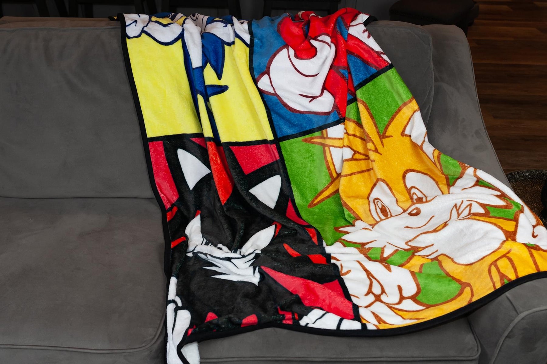 Sonic The Hedgehog Warhol Fleece Throw Blanket | 45 x 60 Inch Cozy Blanket