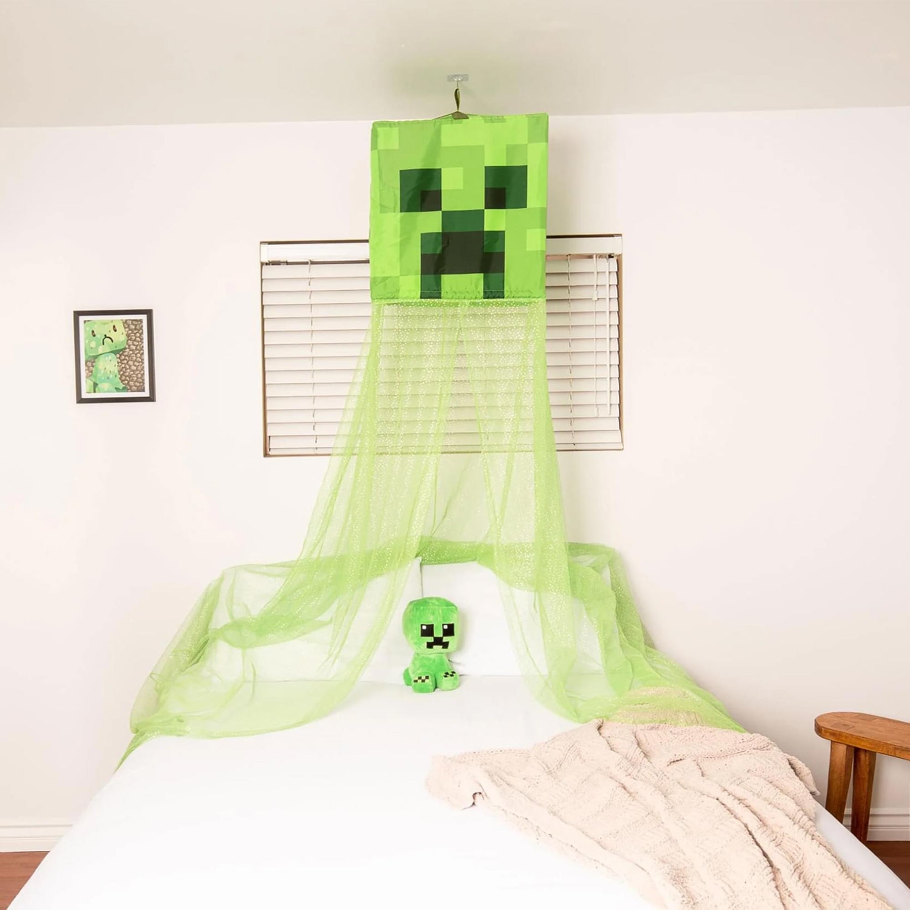 Minecraft 2-Piece Creeper Bedroom Bundle | Nightlight & Bed Canopy