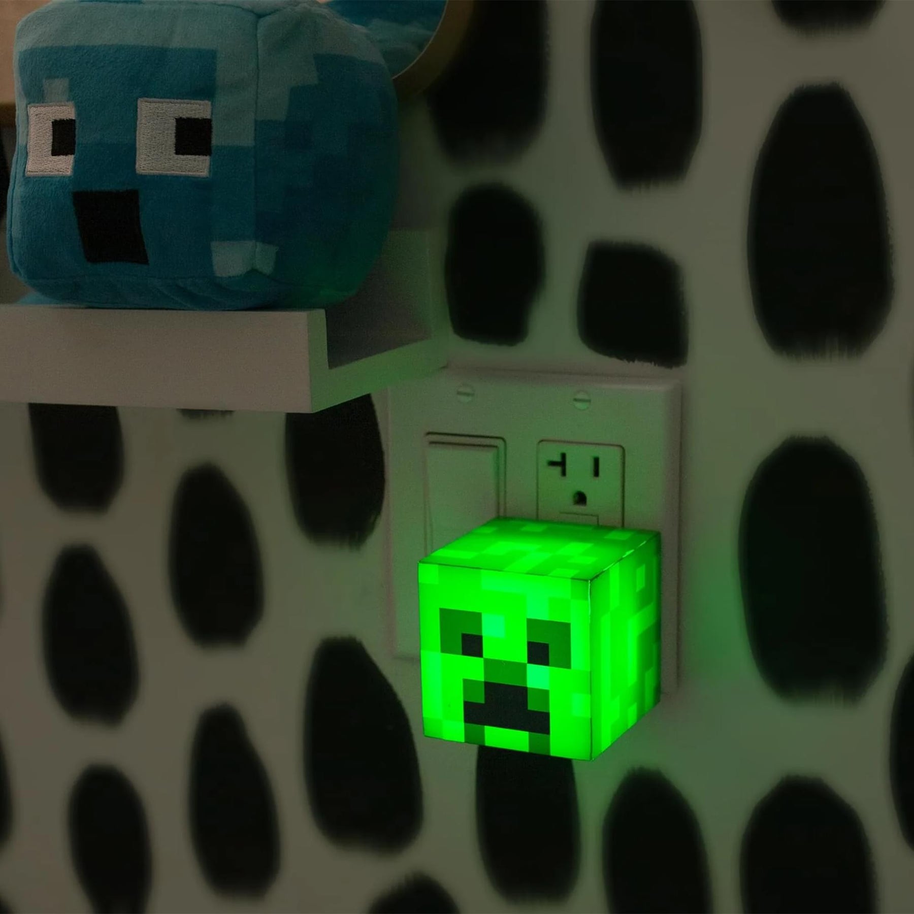 Minecraft 2-Piece Creeper Bedroom Bundle | Nightlight & Bed Canopy