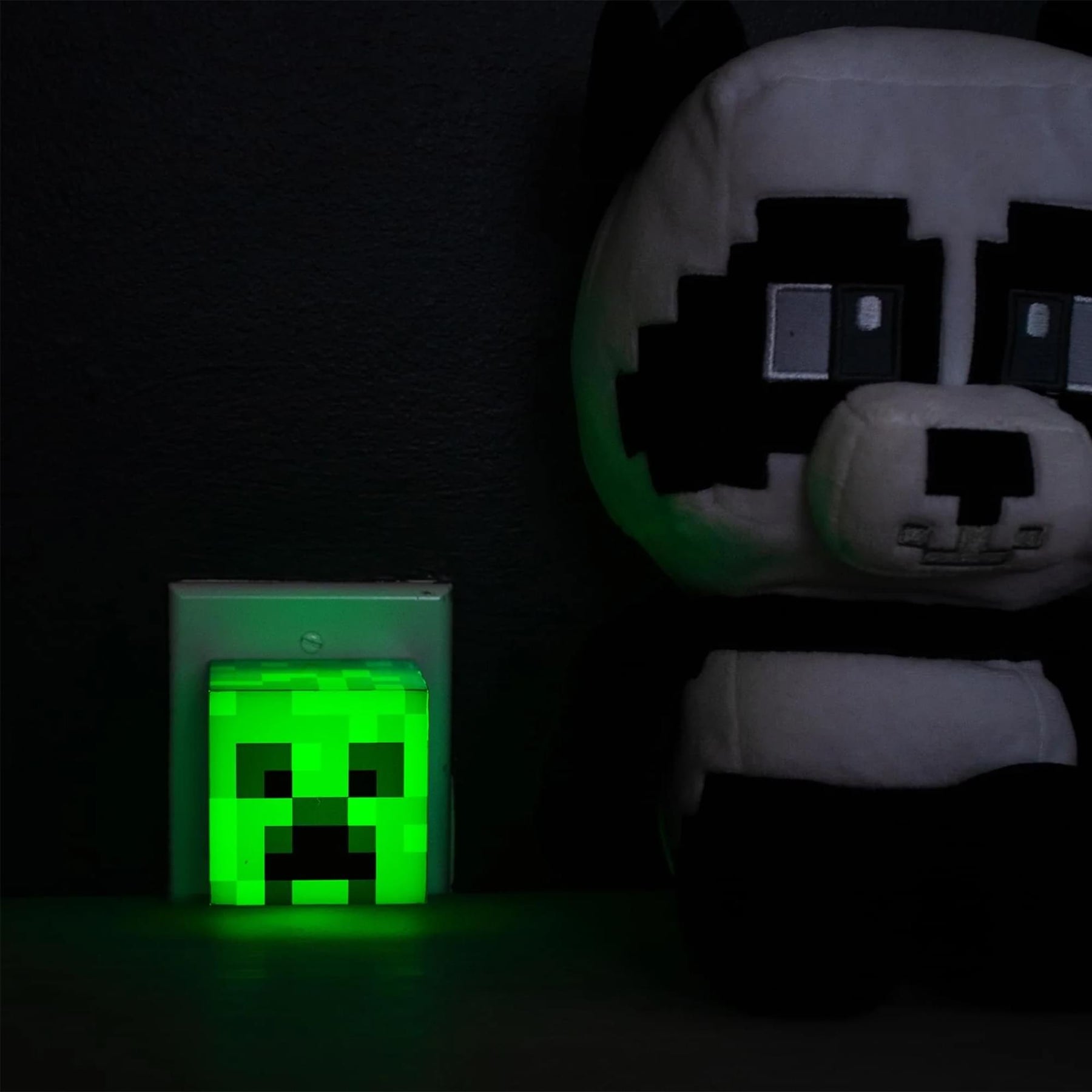 Minecraft 2-Piece Creeper Bedroom Bundle | Nightlight & Bed Canopy