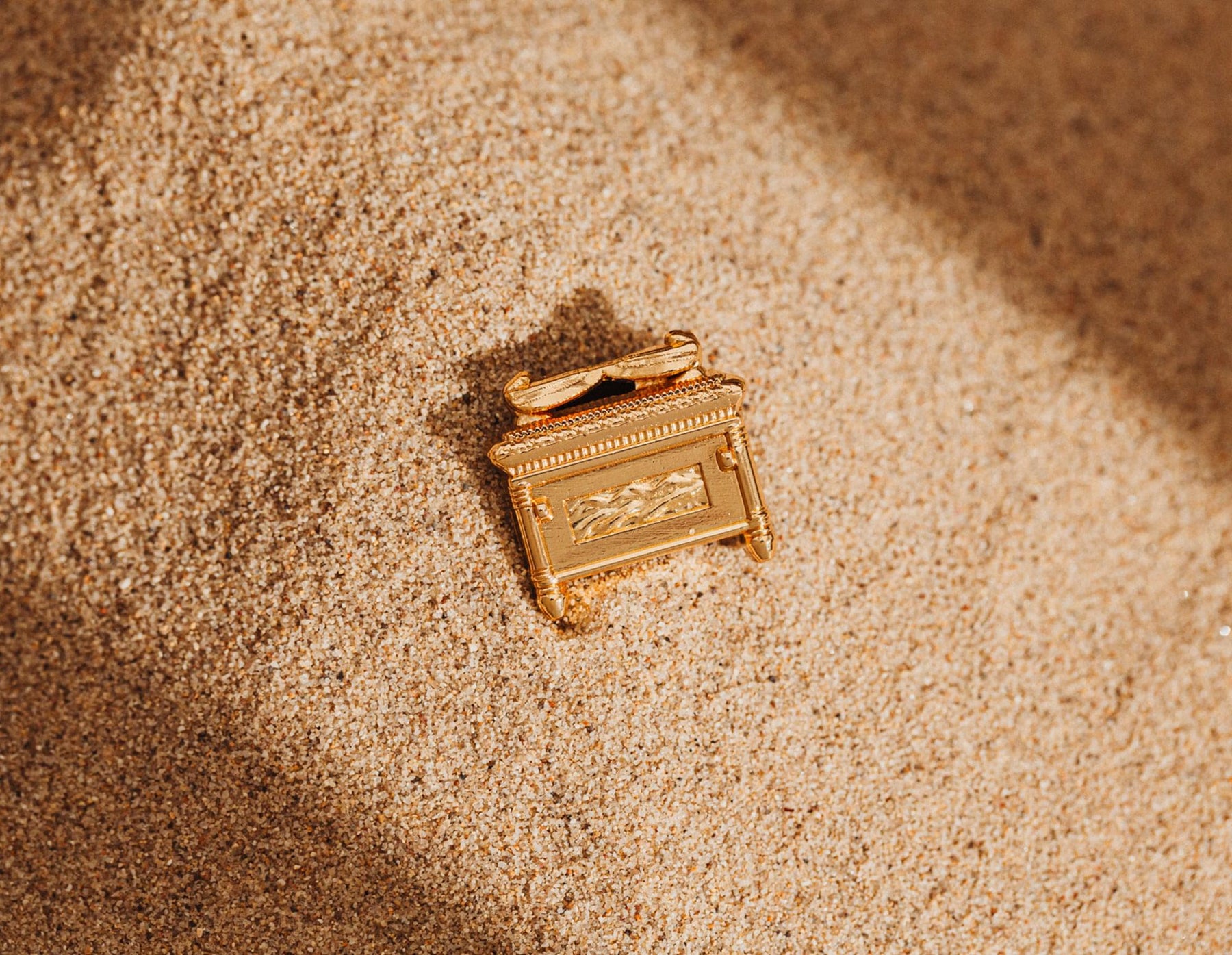 Indiana Jones and The Raiders Of The Lost Ark Covenant Metal Pin