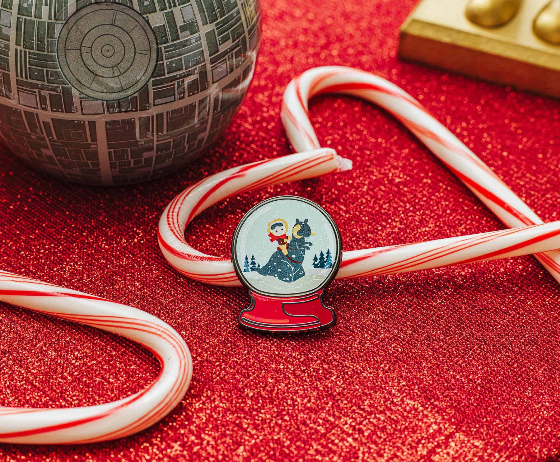 Star Wars Han Solo and Tauntaun Winter Snow Globe Enamel Pin