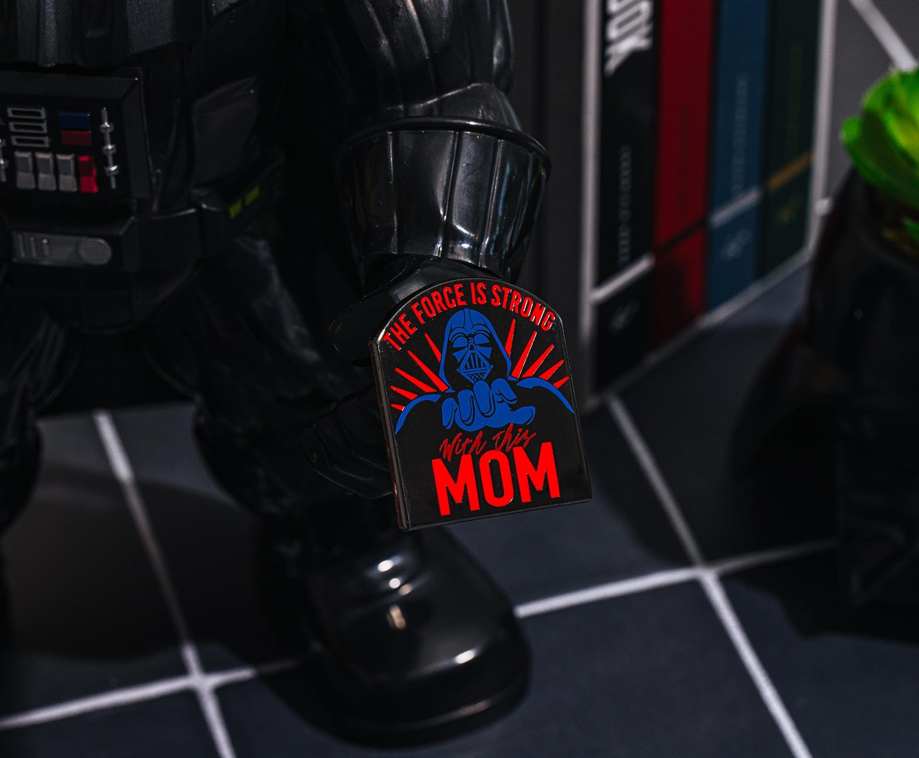 Star Wars Darth Vader "The Force Is Strong With This Mom" Enamel Pin