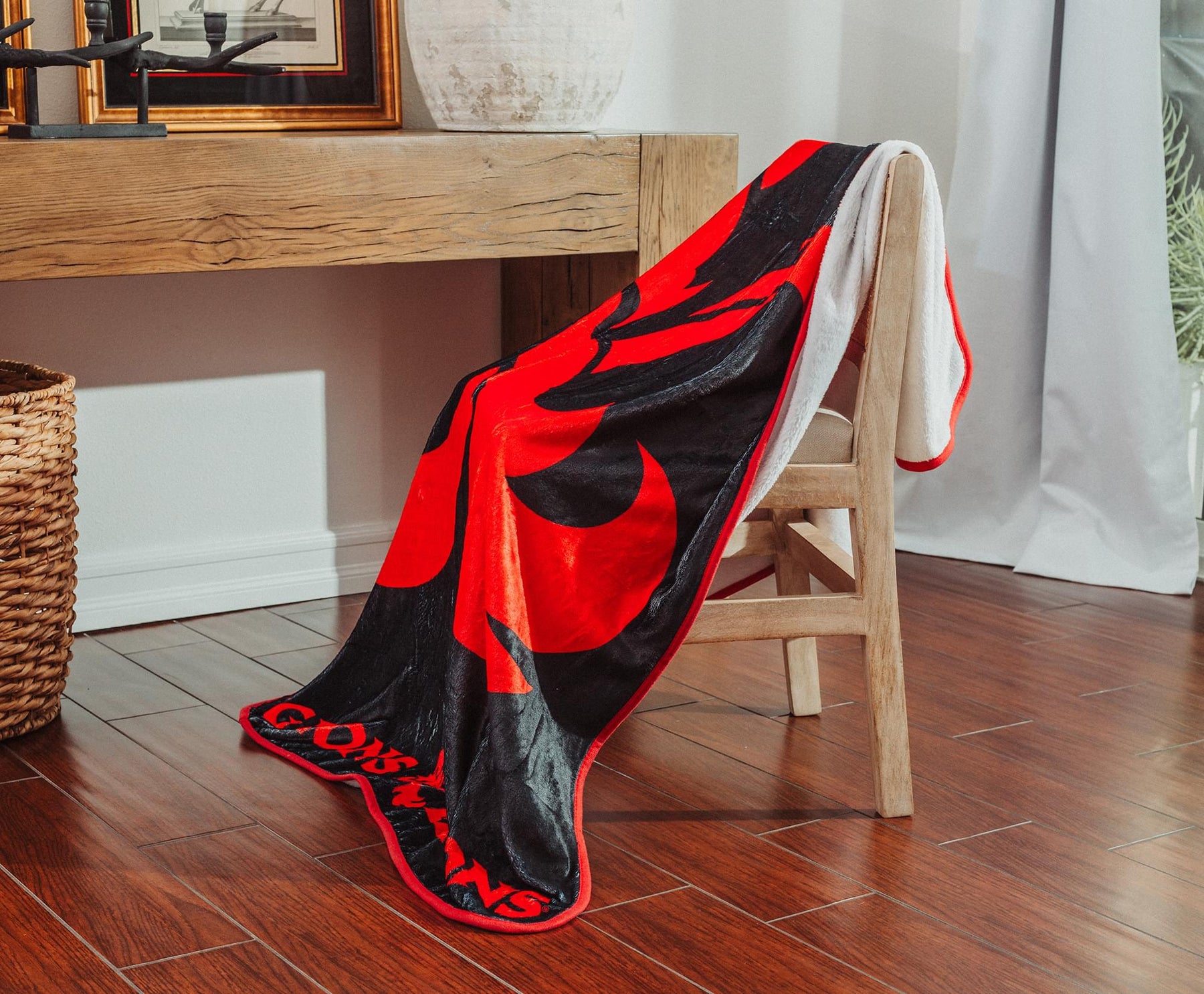 Dungeons & Dragons Logo Fleece Throw Blanket | 45 x 60 Inches