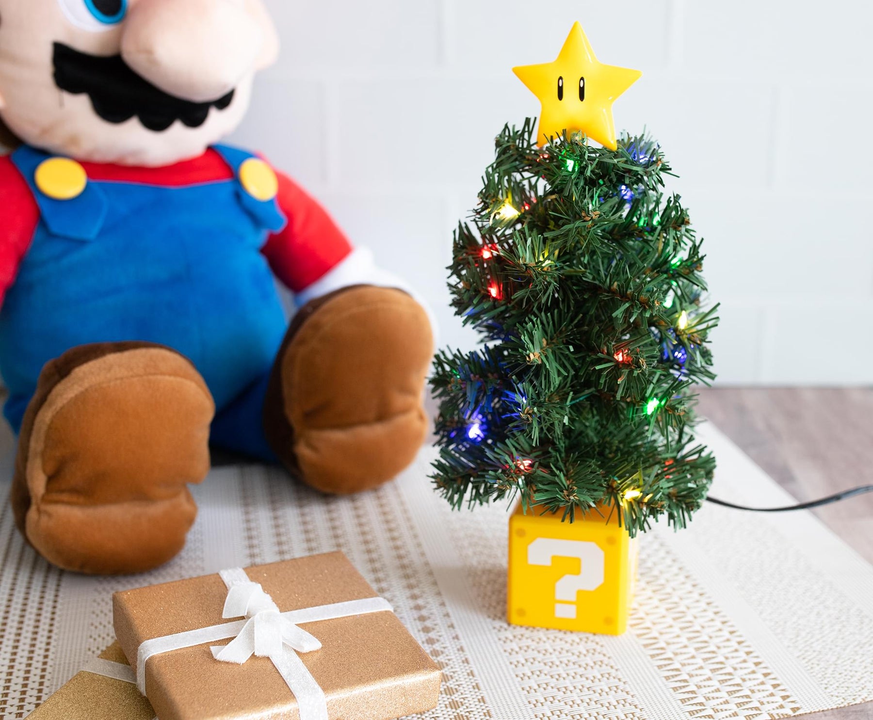 Super Mario Bros. Super Star LED USB-Powered Light-Up Desktop Holiday Tree