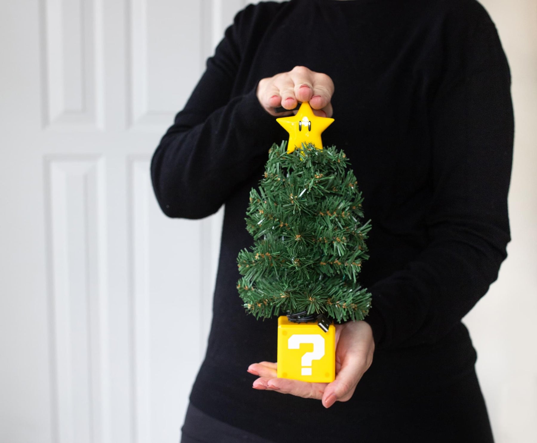 Super Mario Bros. Super Star LED USB-Powered Light-Up Desktop Holiday Tree