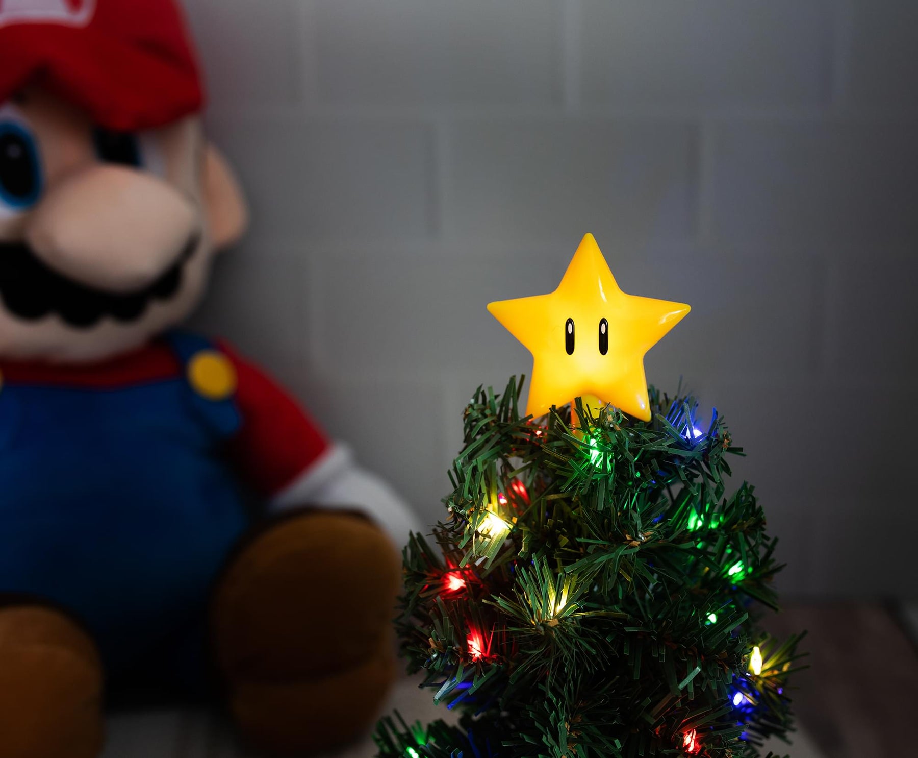 Super Mario Bros. Super Star LED USB-Powered Light-Up Desktop Holiday Tree