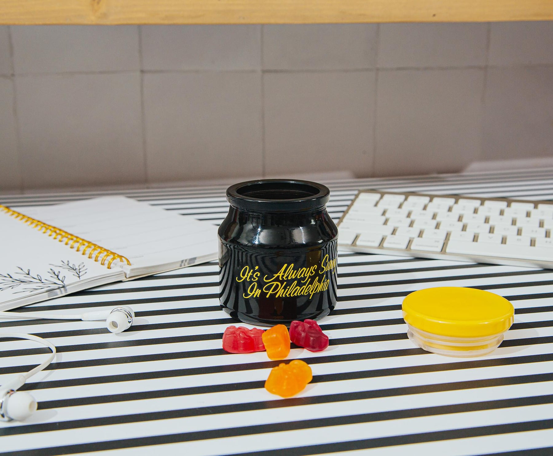 It's Always Sunny In Philadelphia Family Portrait Glass Storage Jar With Lid
