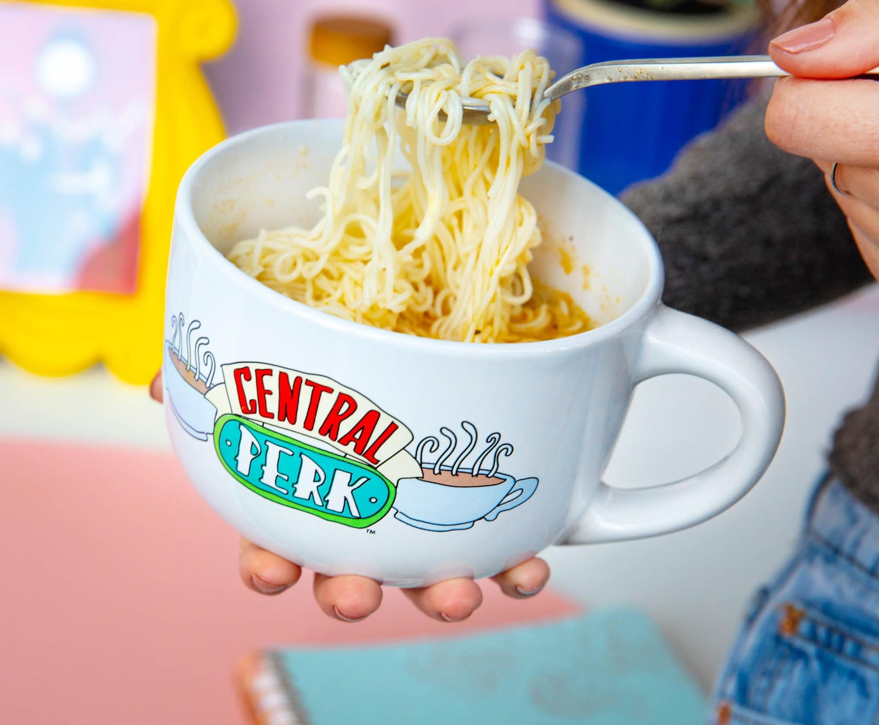 Friends Smelly Cat Central Perk Ceramic Soup Mug With Vented Lid | 24 Ounces
