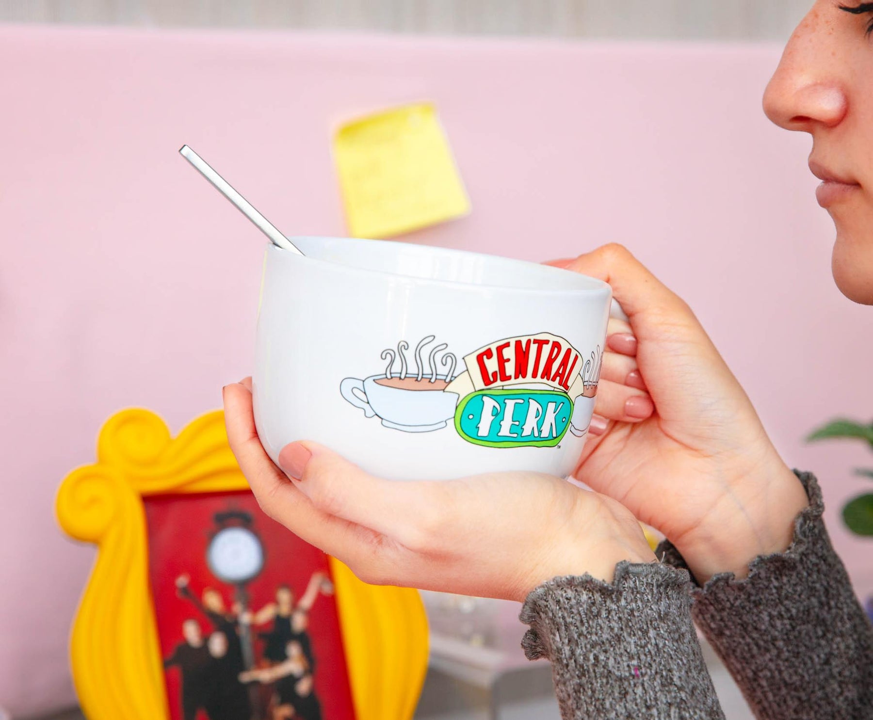 Friends Smelly Cat Central Perk Ceramic Soup Mug With Vented Lid | 24 Ounces