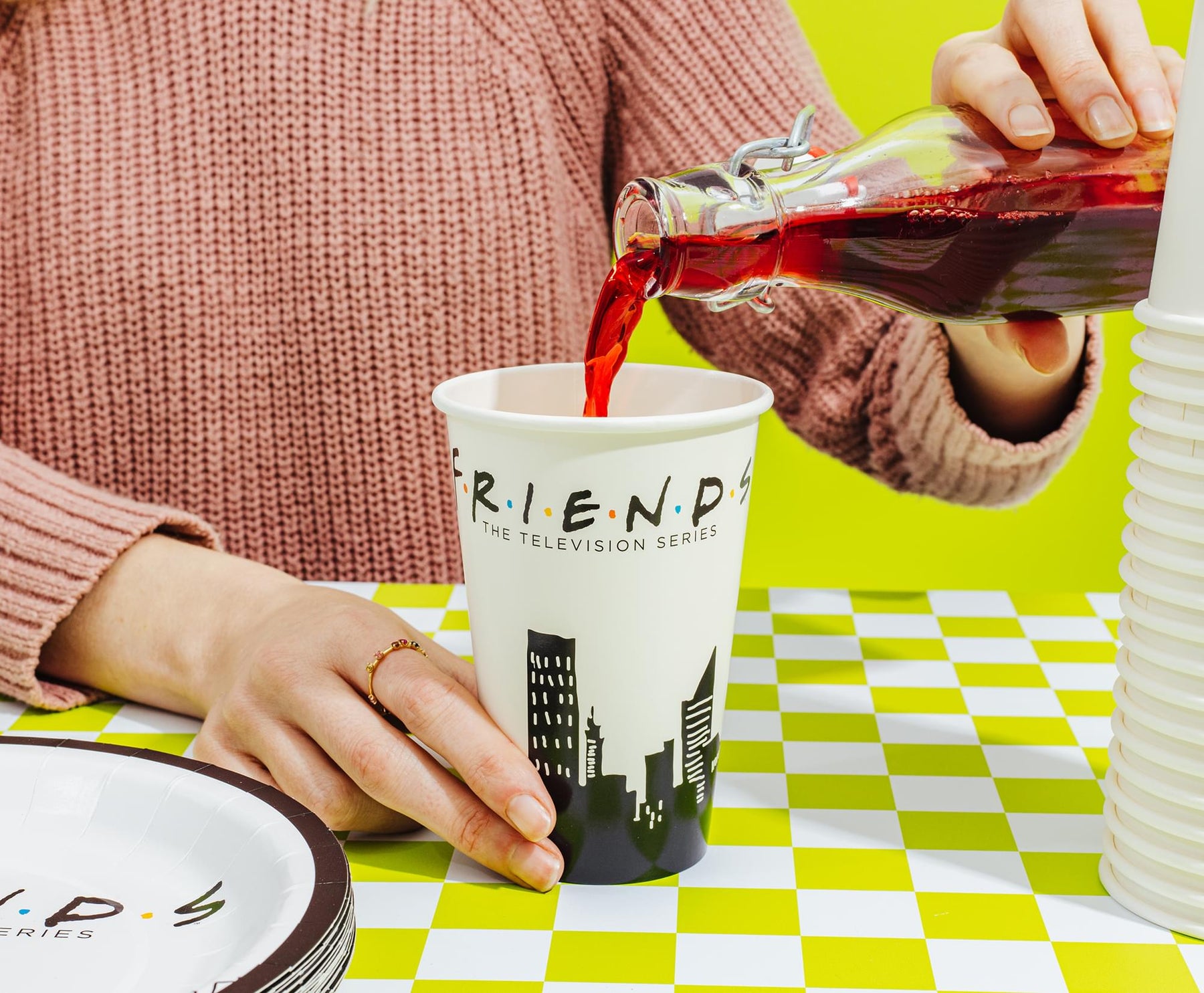 Friends New York City Skyline 60-Piece Party Tableware Set