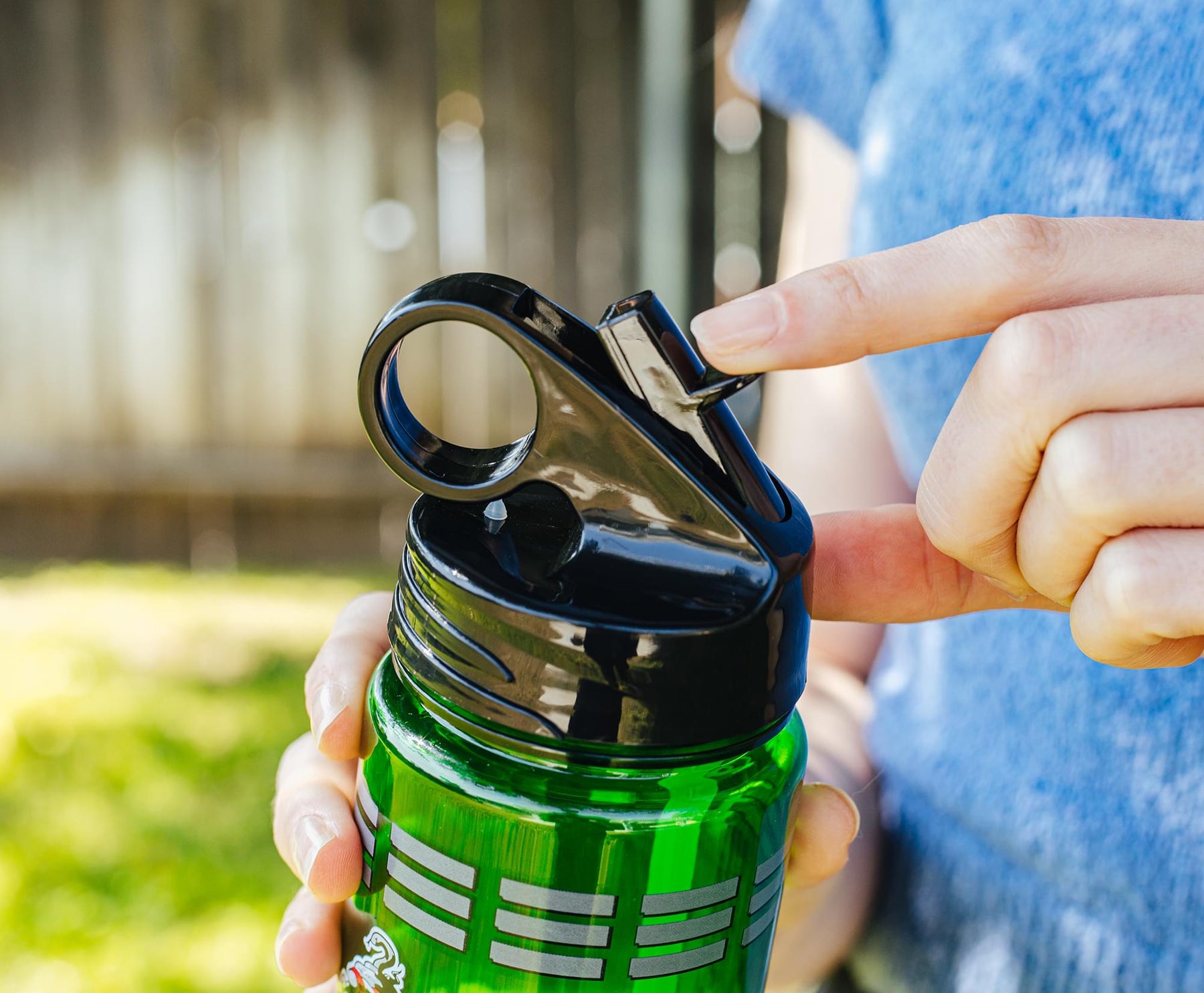Harry Potter Slytherin Crest Water Bottle With Handle Lid | Holds 20 Ounces