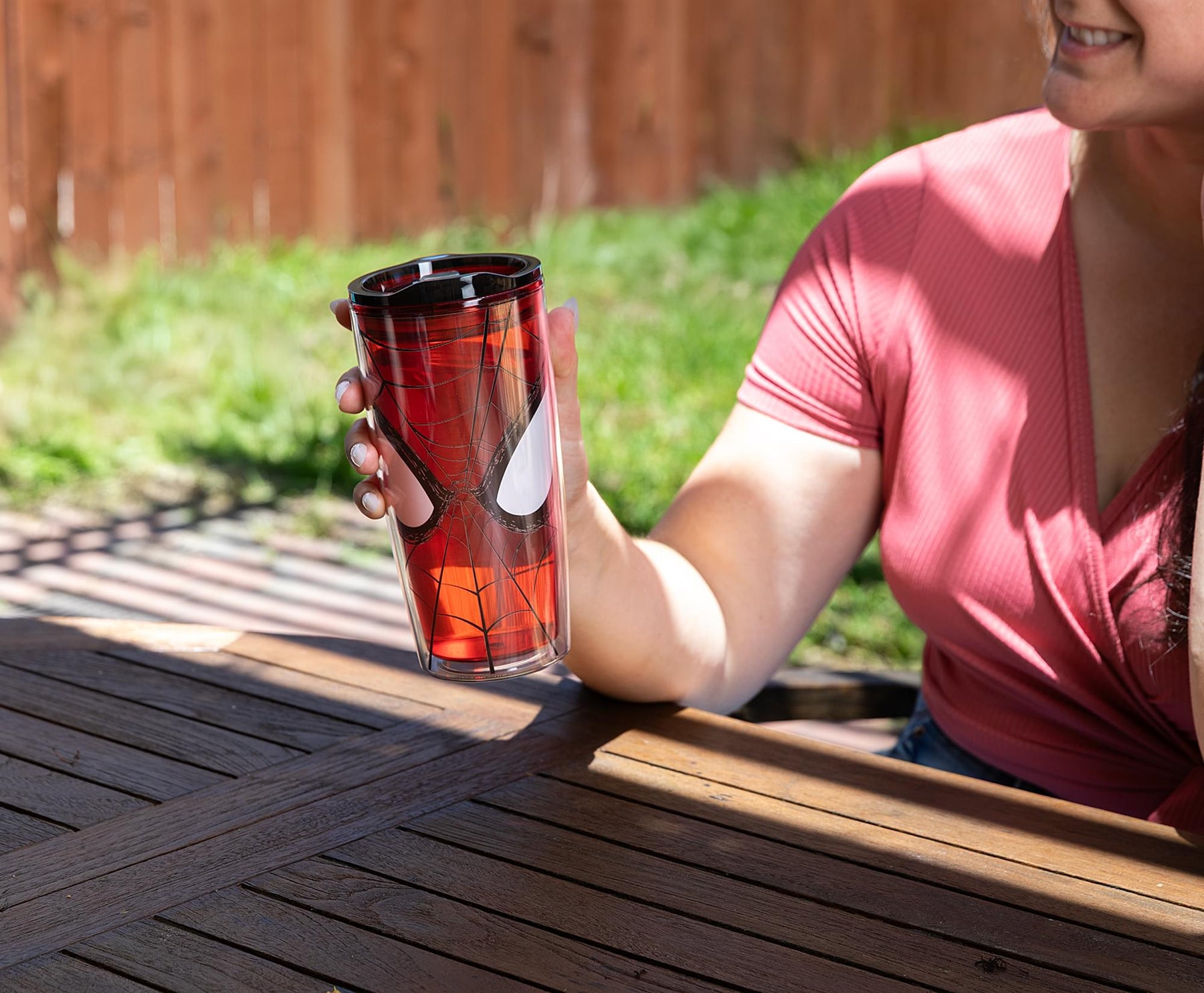 Marvel Spider-Man Face Plastic Travel Tumbler With Lid | Holds 20 Ounces