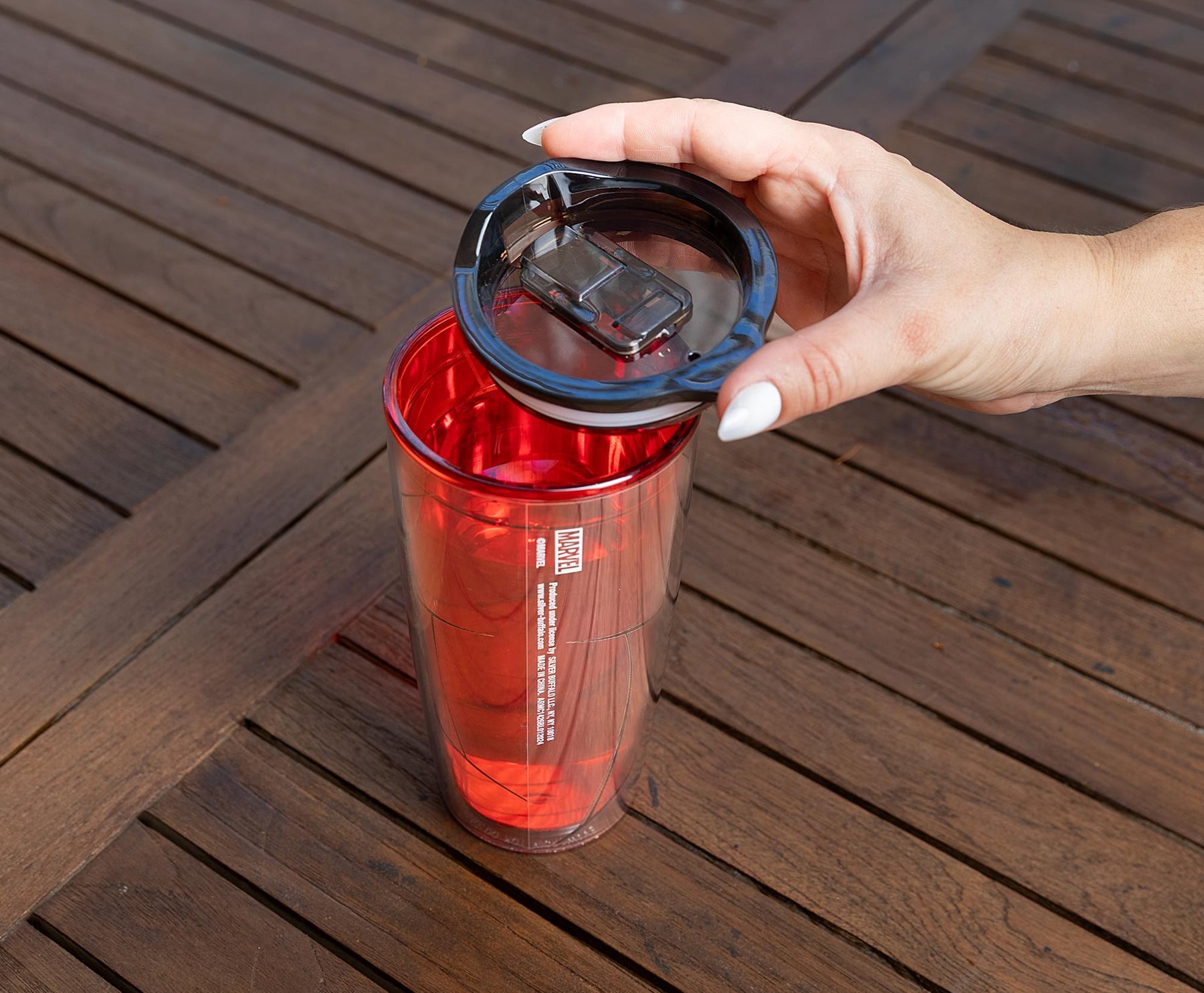 Marvel Spider-Man Face Plastic Travel Tumbler With Lid | Holds 20 Ounces