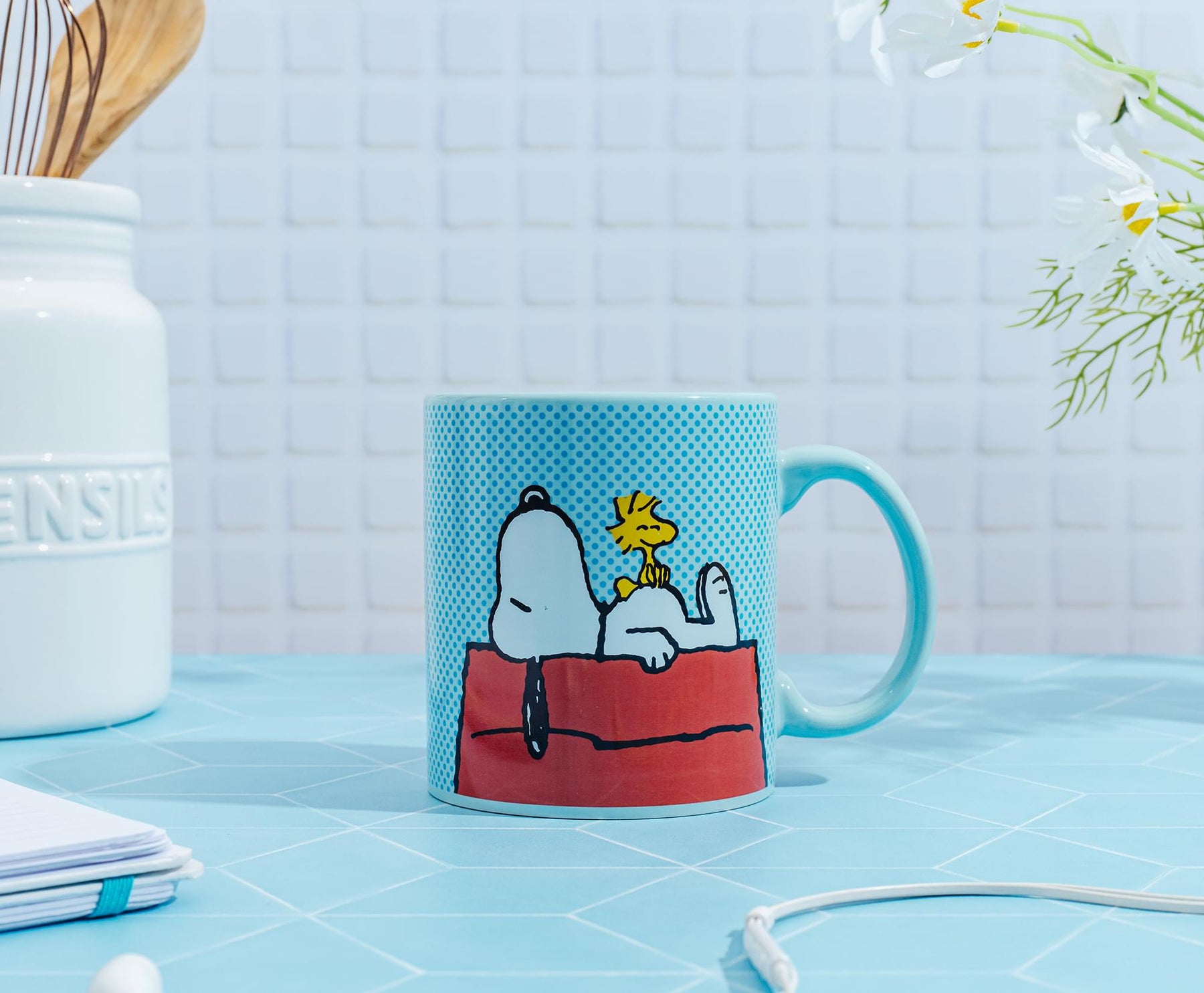 Peanuts Snoopy and Woodstock Lounging Ceramic Mug | Holds 20 Ounces