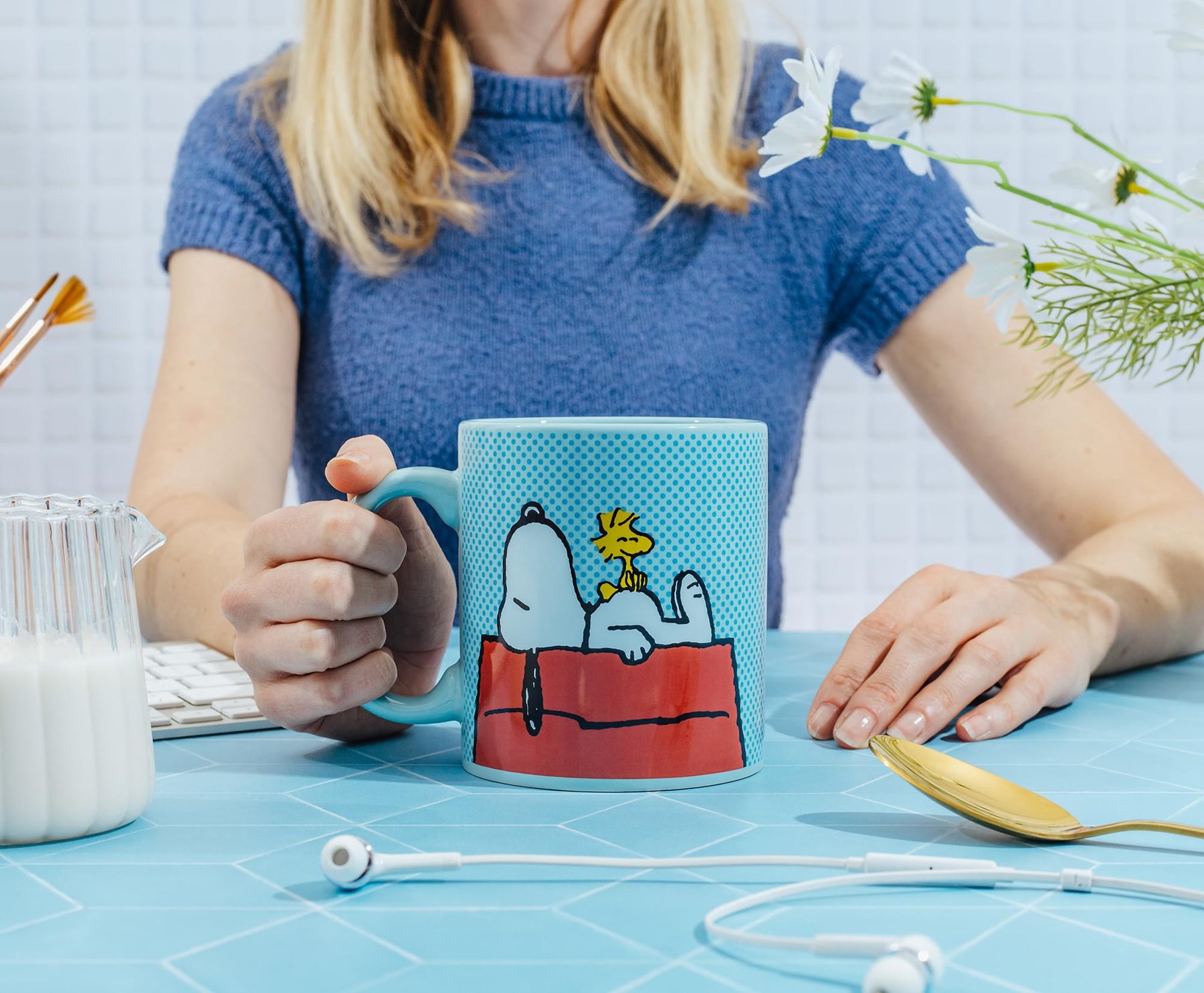 Peanuts Snoopy and Woodstock Lounging Ceramic Mug | Holds 20 Ounces