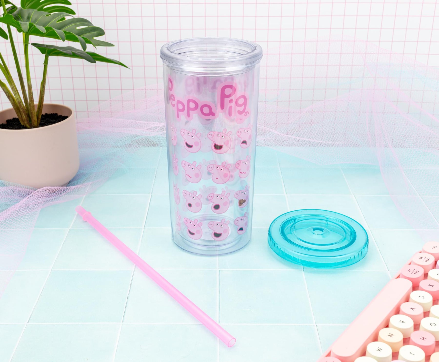 Peppa Pig Expressions 20-Ounce Carnival Cup With Lid and Straw