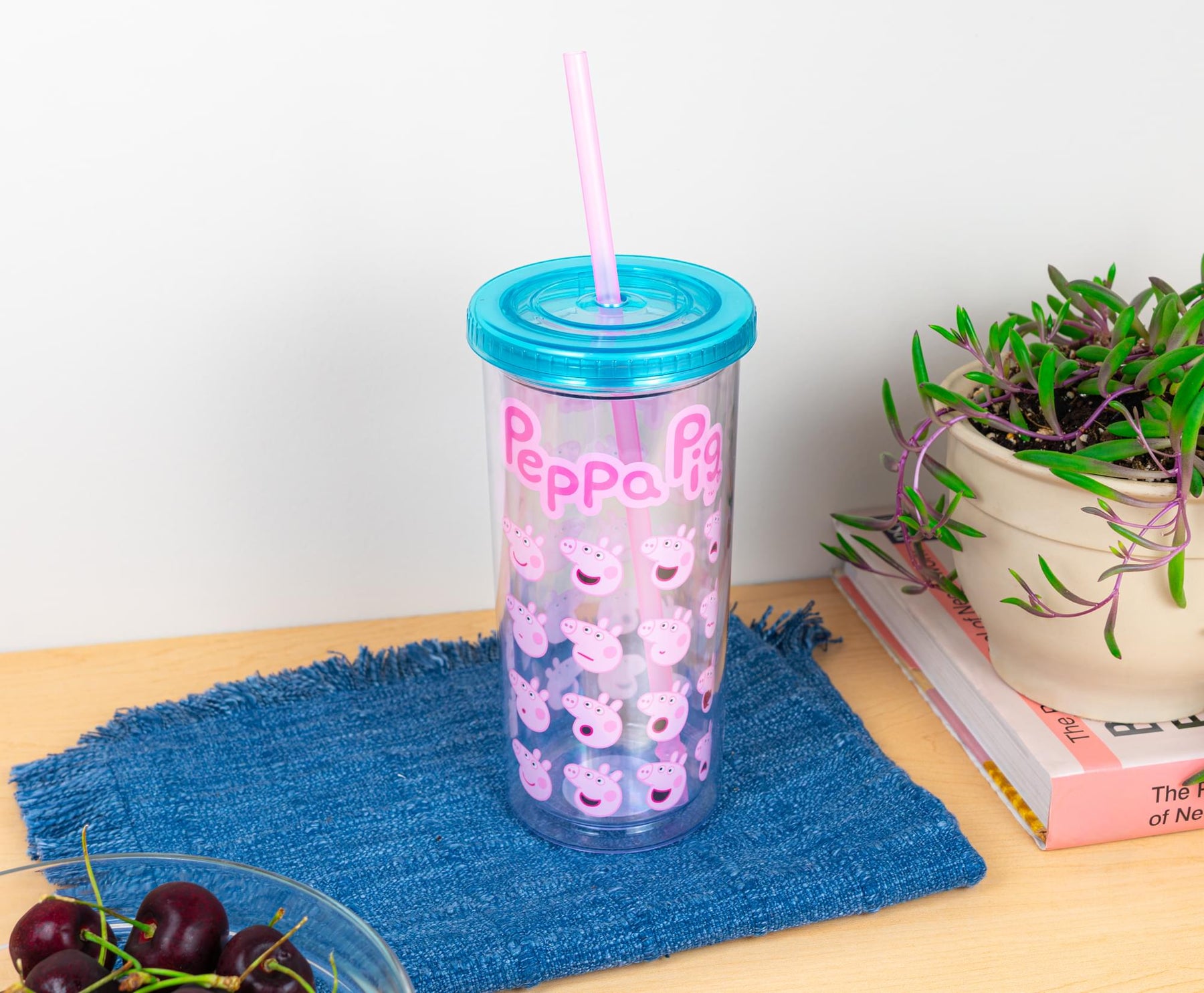 Peppa Pig Expressions 20-Ounce Carnival Cup With Lid and Straw