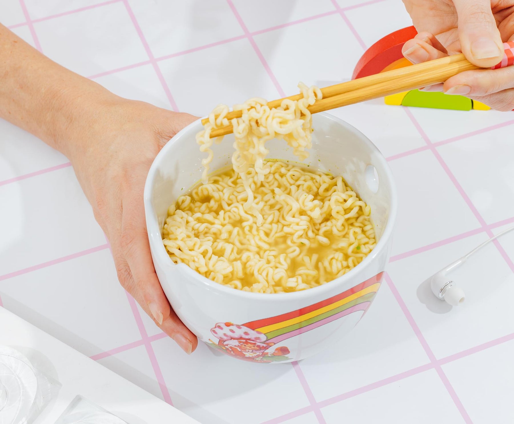 Strawberry Shortcake Rainbow 20-Ounce Ceramic Ramen Bowl With Chopsticks