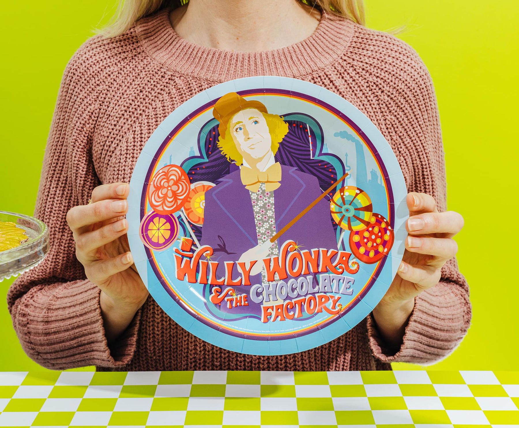 Willy Wonka & The Chocolate Factory Golden Ticket 60-Piece Party Tableware Set