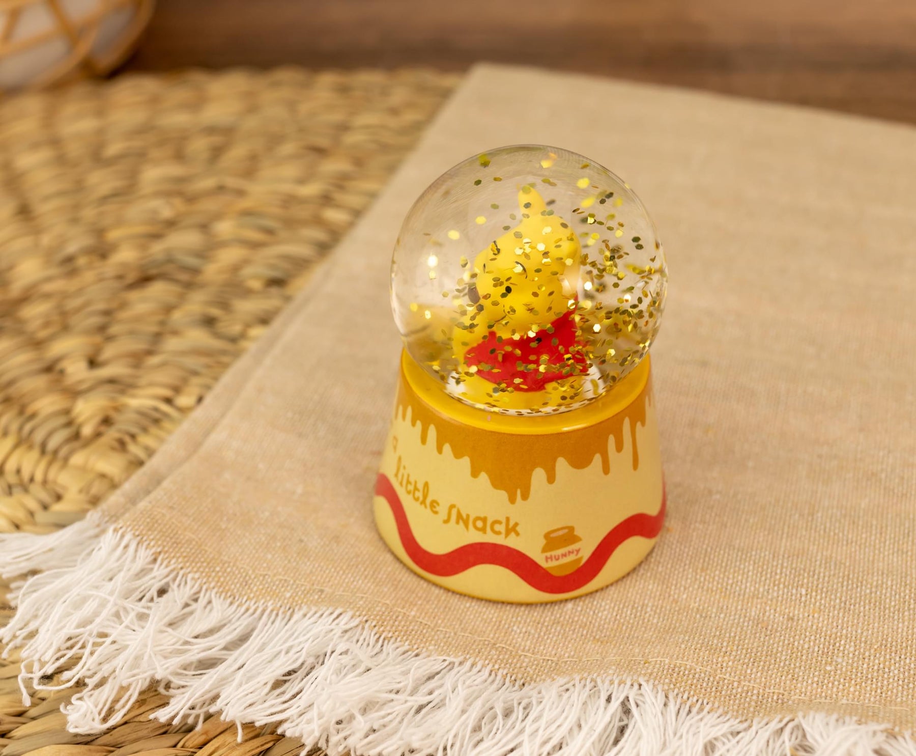 Disney Winnie The Pooh "Time For A Little Snack" 3-Inch Mini Light-Up Snow Globe