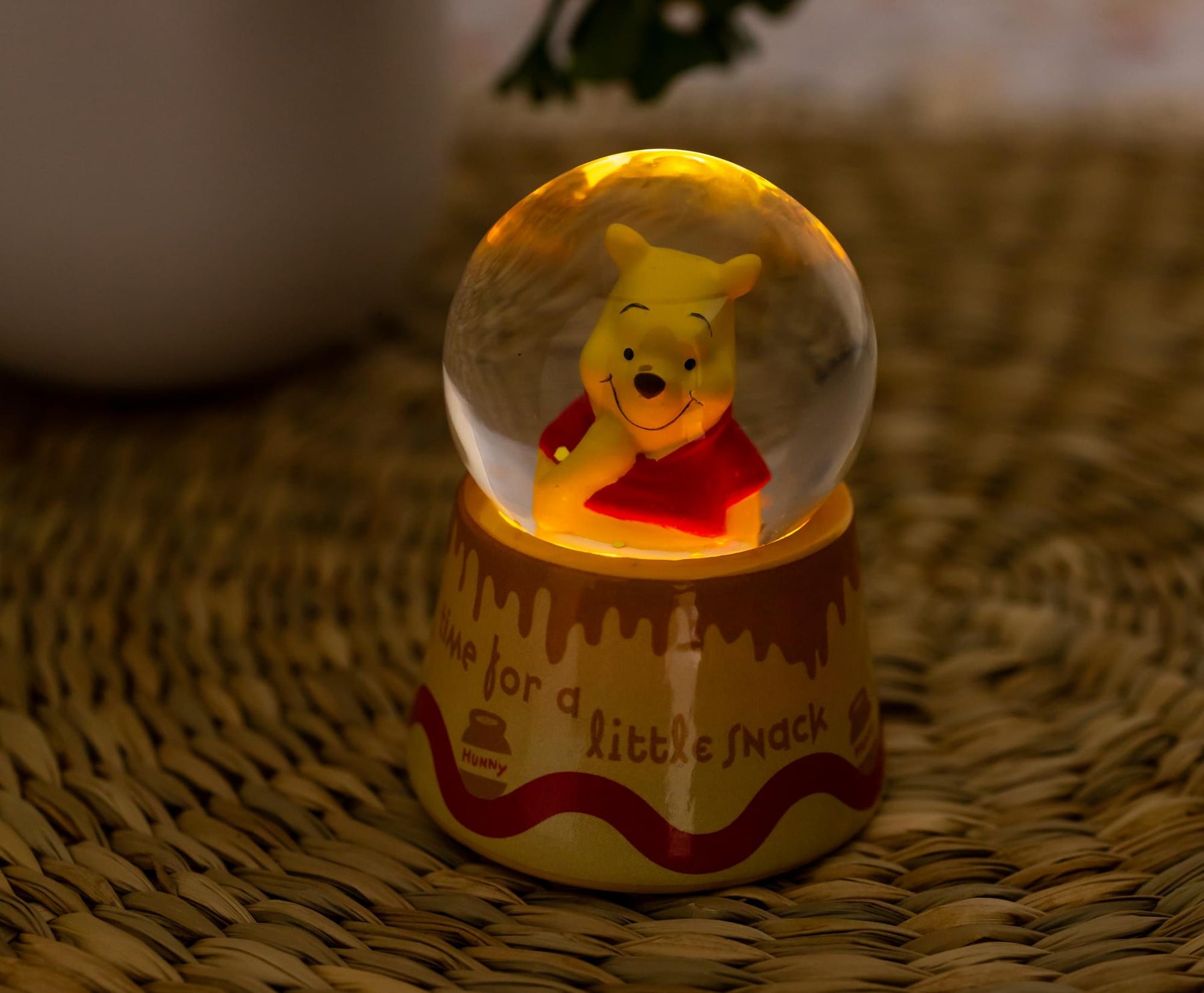 Disney Winnie The Pooh "Time For A Little Snack" 3-Inch Mini Light-Up Snow Globe