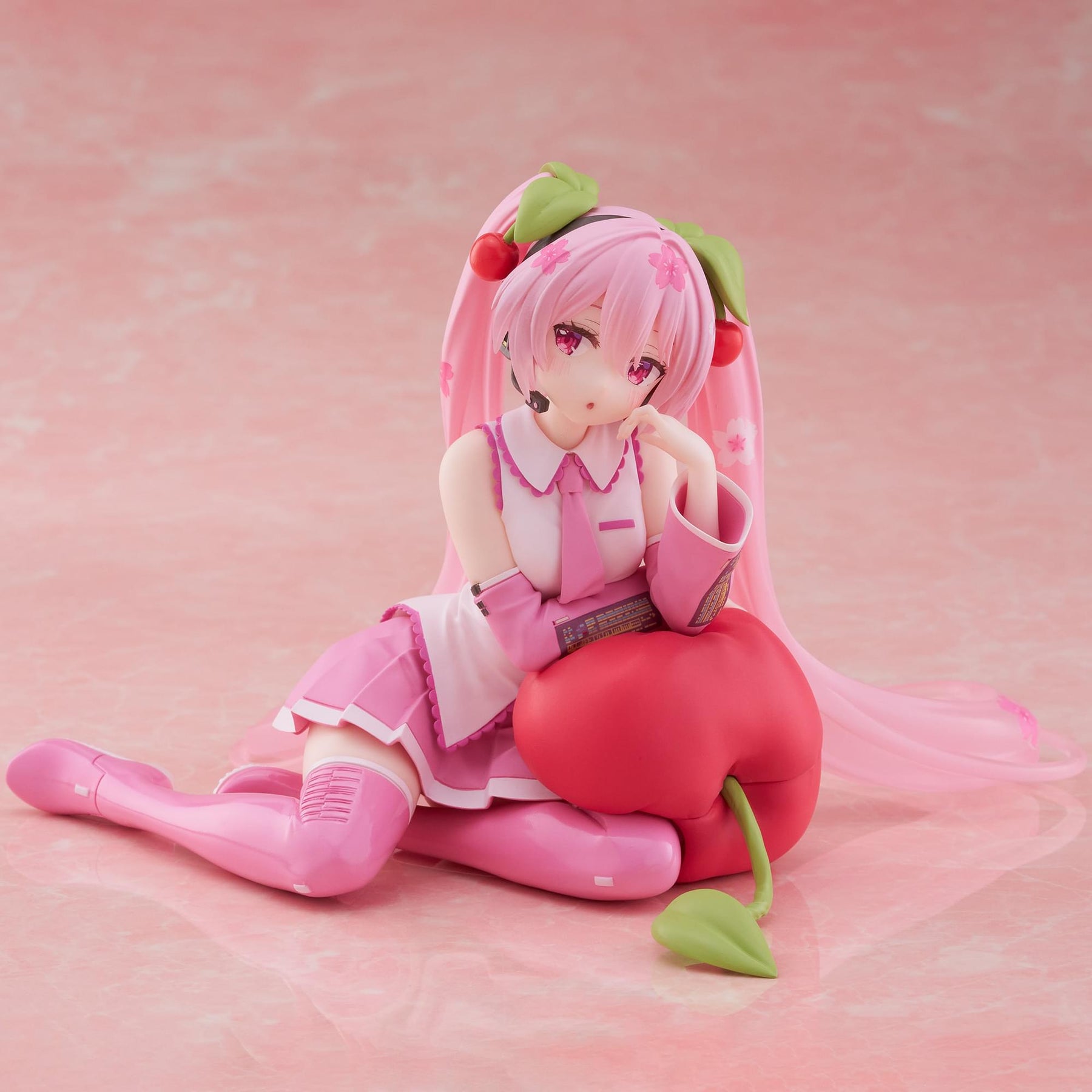 Sakura Miku Desktop Cute Figure (Cherry Cushion Ver.)