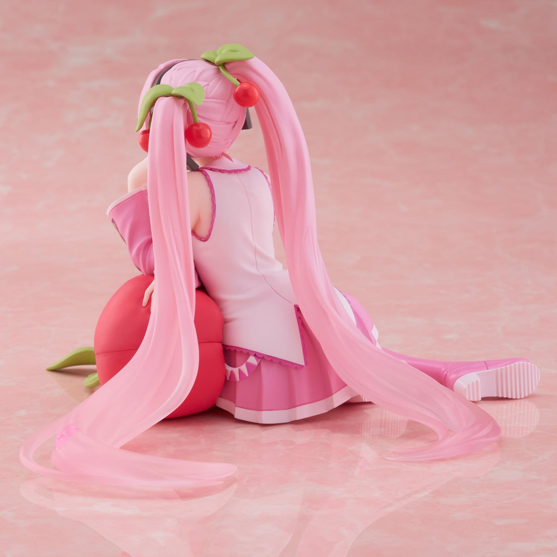 Sakura Miku Desktop Cute Figure (Cherry Cushion Ver.)