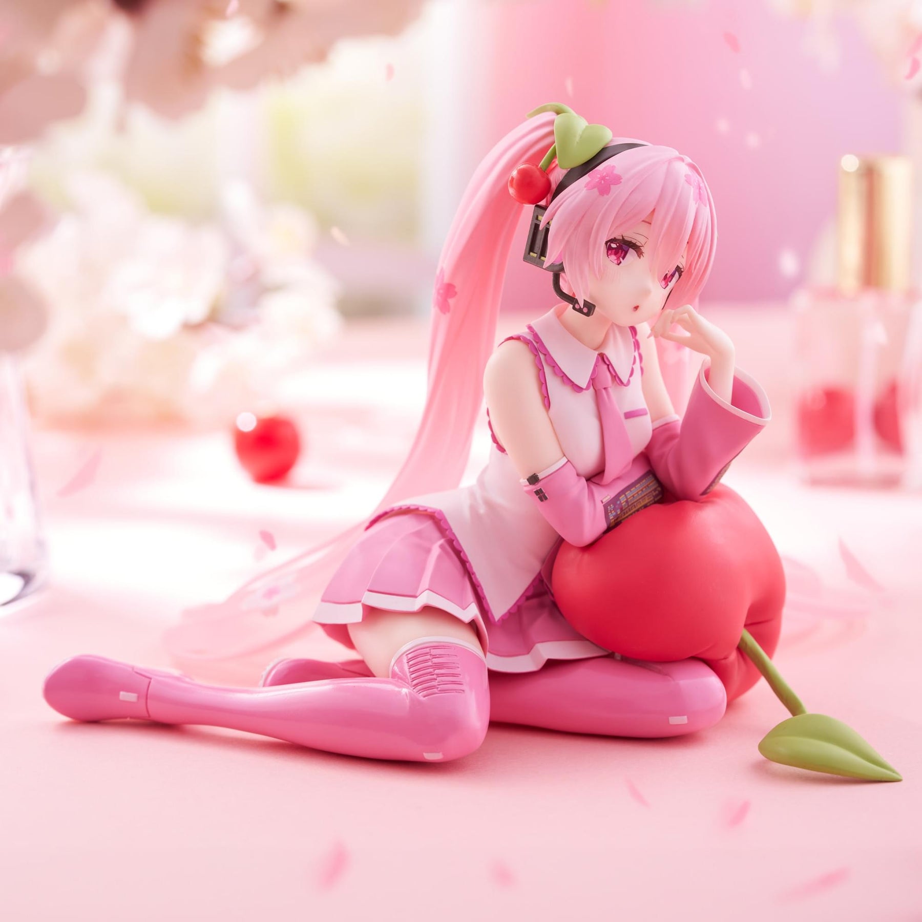 Sakura Miku Desktop Cute Figure (Cherry Cushion Ver.)