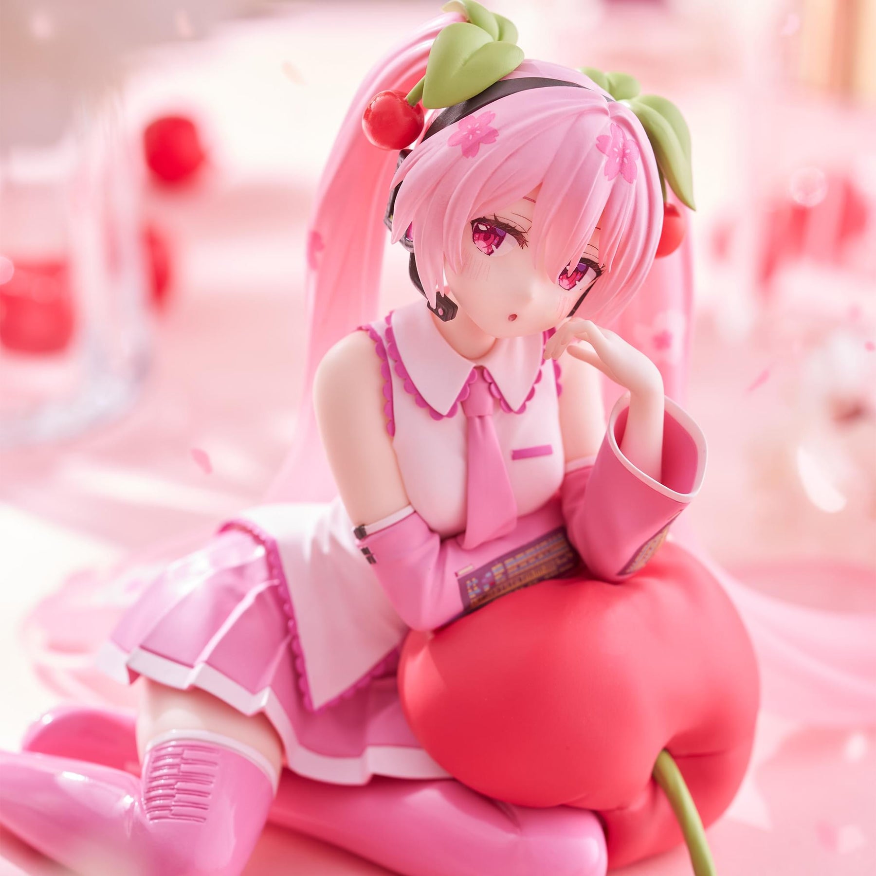 Sakura Miku Desktop Cute Figure (Cherry Cushion Ver.)