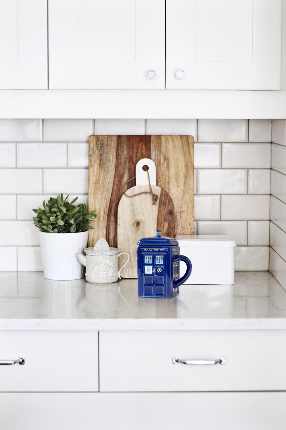 Doctor Who Tardis Mug | Official Ceramic Coffee Mug With Lid | 17 Oz.