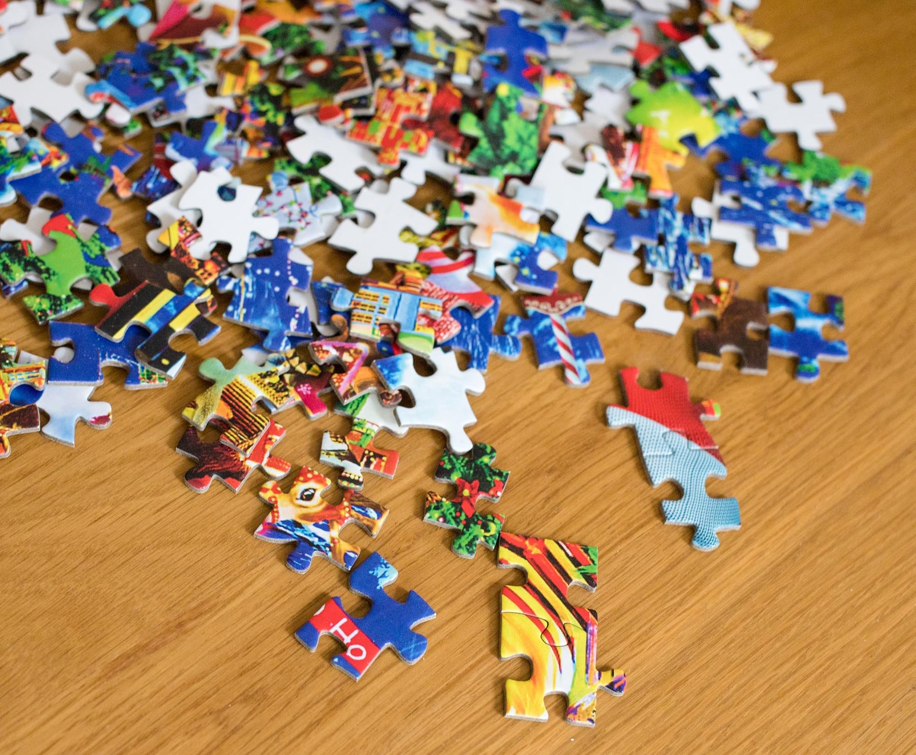 Santa's Coming to Town Christmas Holiday 1000 Piece Jigsaw Puzzle