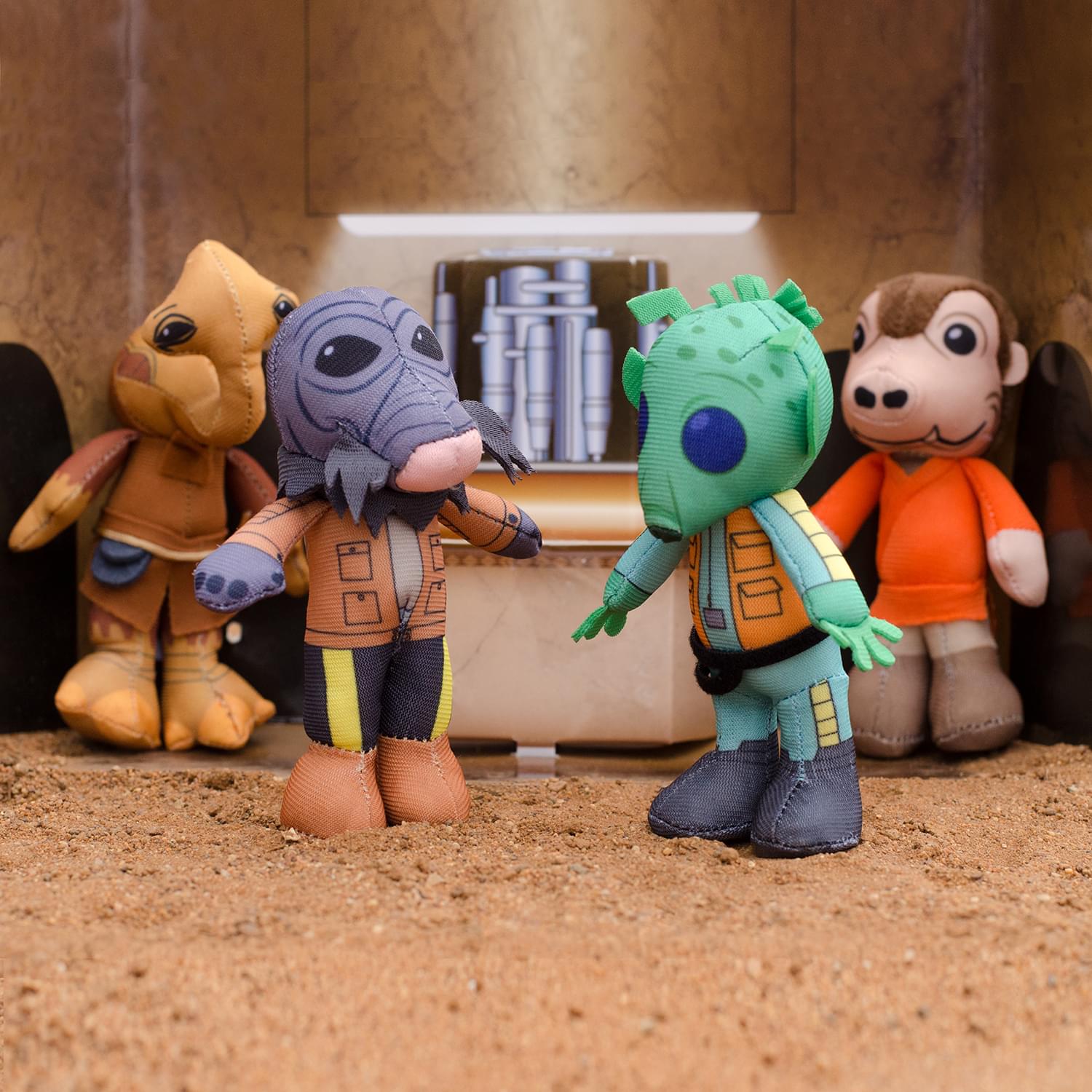 Cantina Villains Plush Set of 4 And 4 Exclusive Cantina Band Enamel Pins