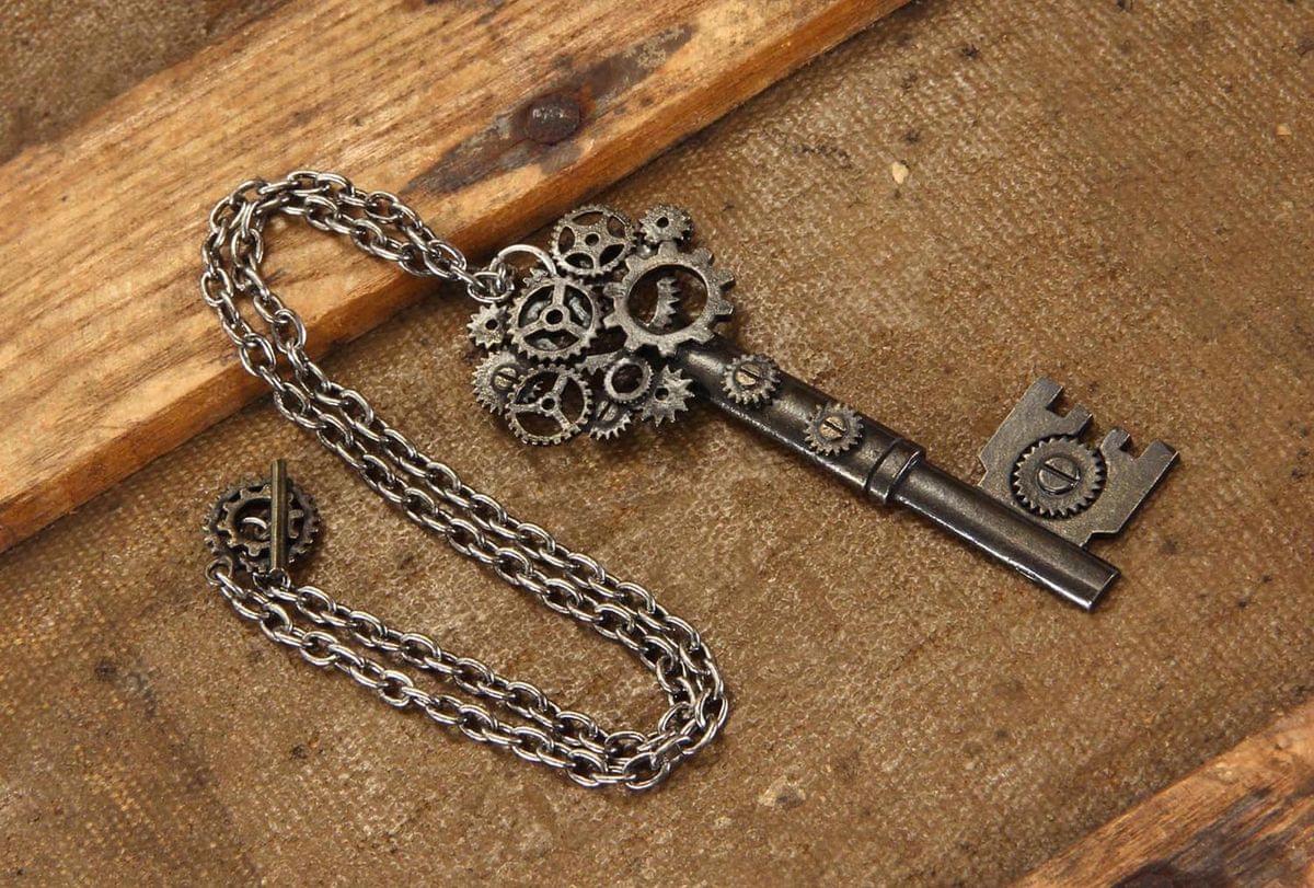 Steampunk Large Antique Key Gear Costume Necklace Adult