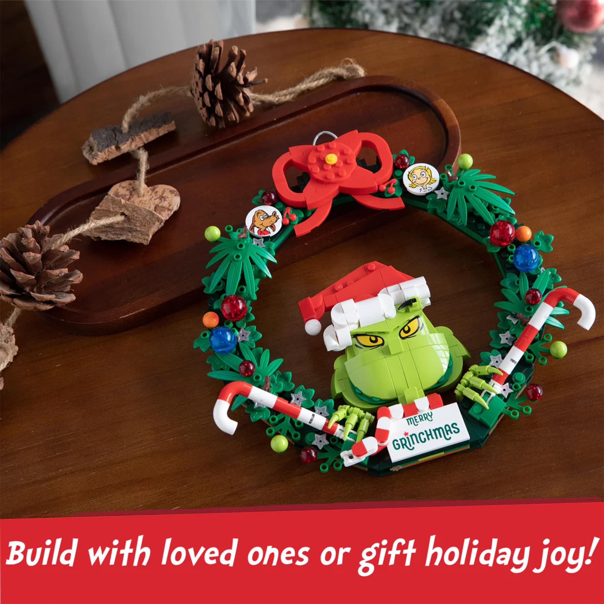 The Grinch Wreath 523-Piece Brickcraft Building Set
