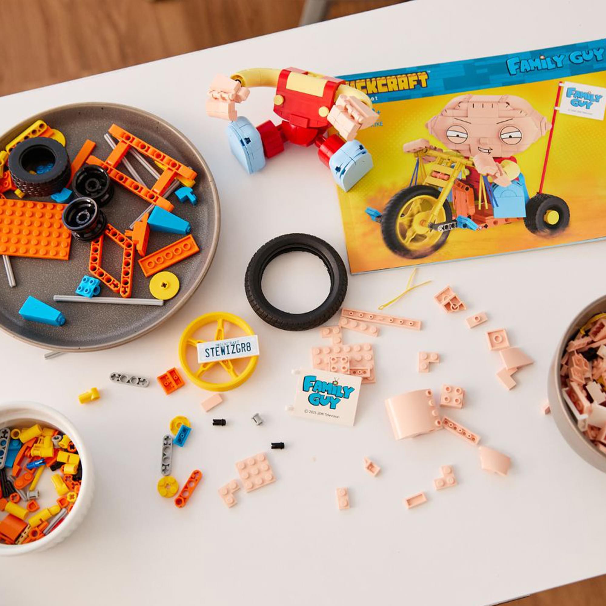 Family Guy Stewie On Trike 429-Piece Building Set