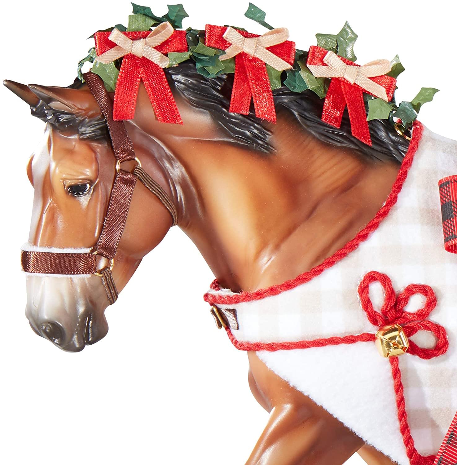 Breyer 1:9 Scale 2020 Holiday Model Horse | Yuletide Greetings
