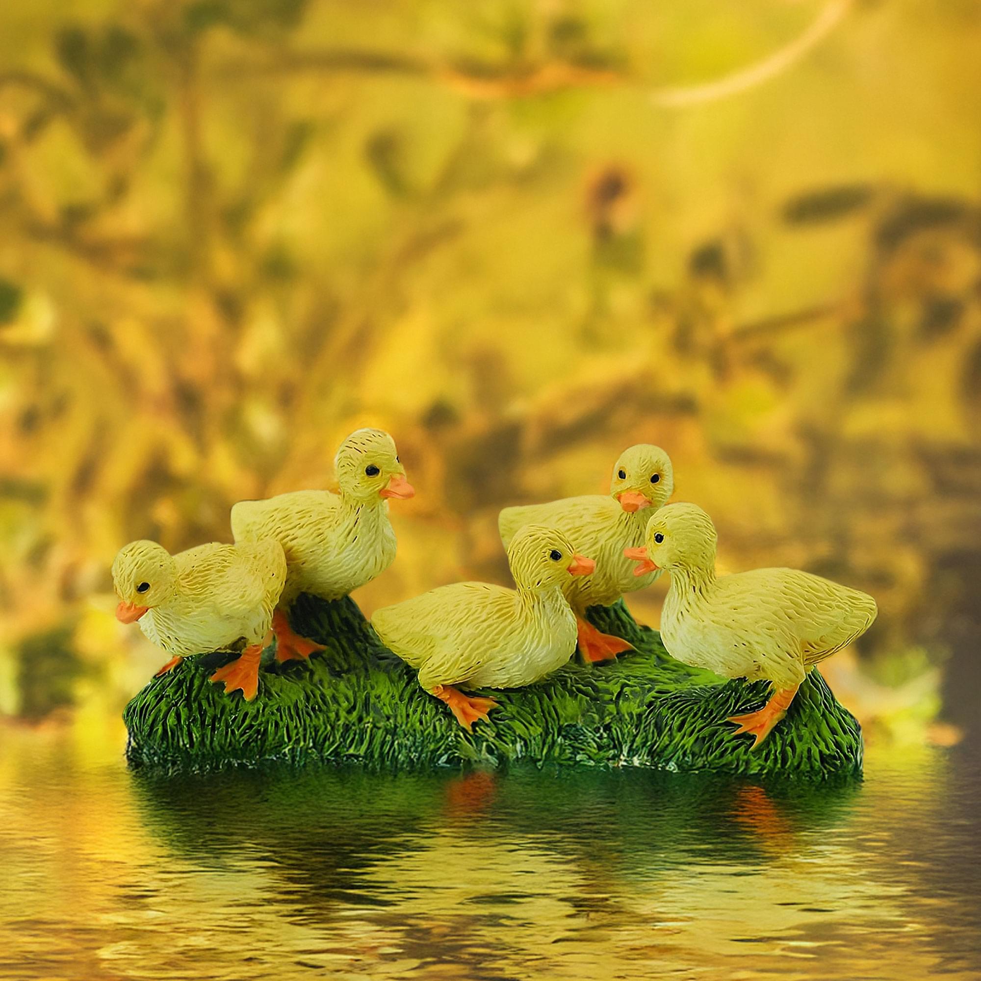 CollectA Farm Life Collection Miniature Figure | Ducklings