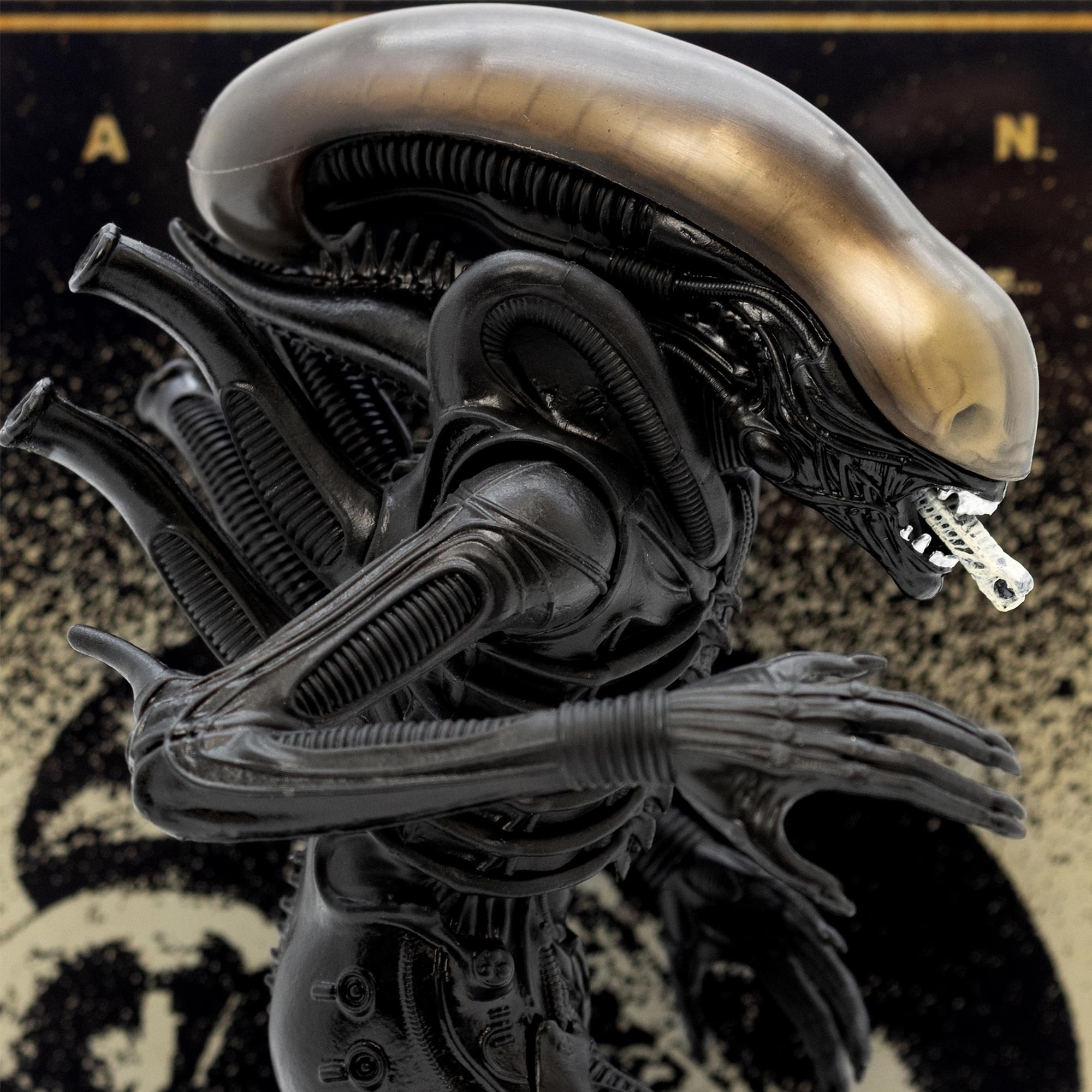 Alien Deluxe Xenomorph 9 Inch Vinyl Statue