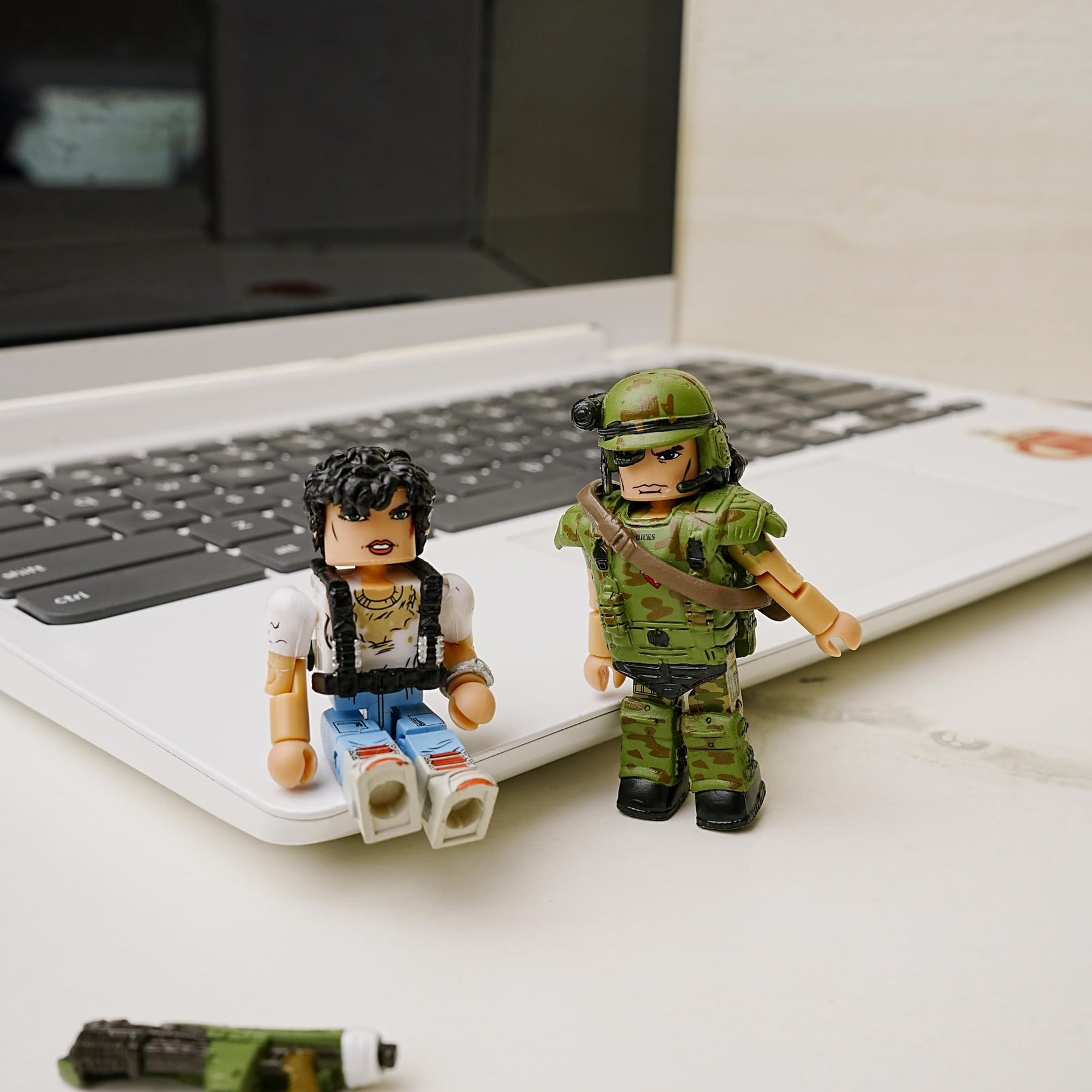 Aliens Cpl. Hicks & Rescue Mission Ripley 2-Pack Series 1 Minimates